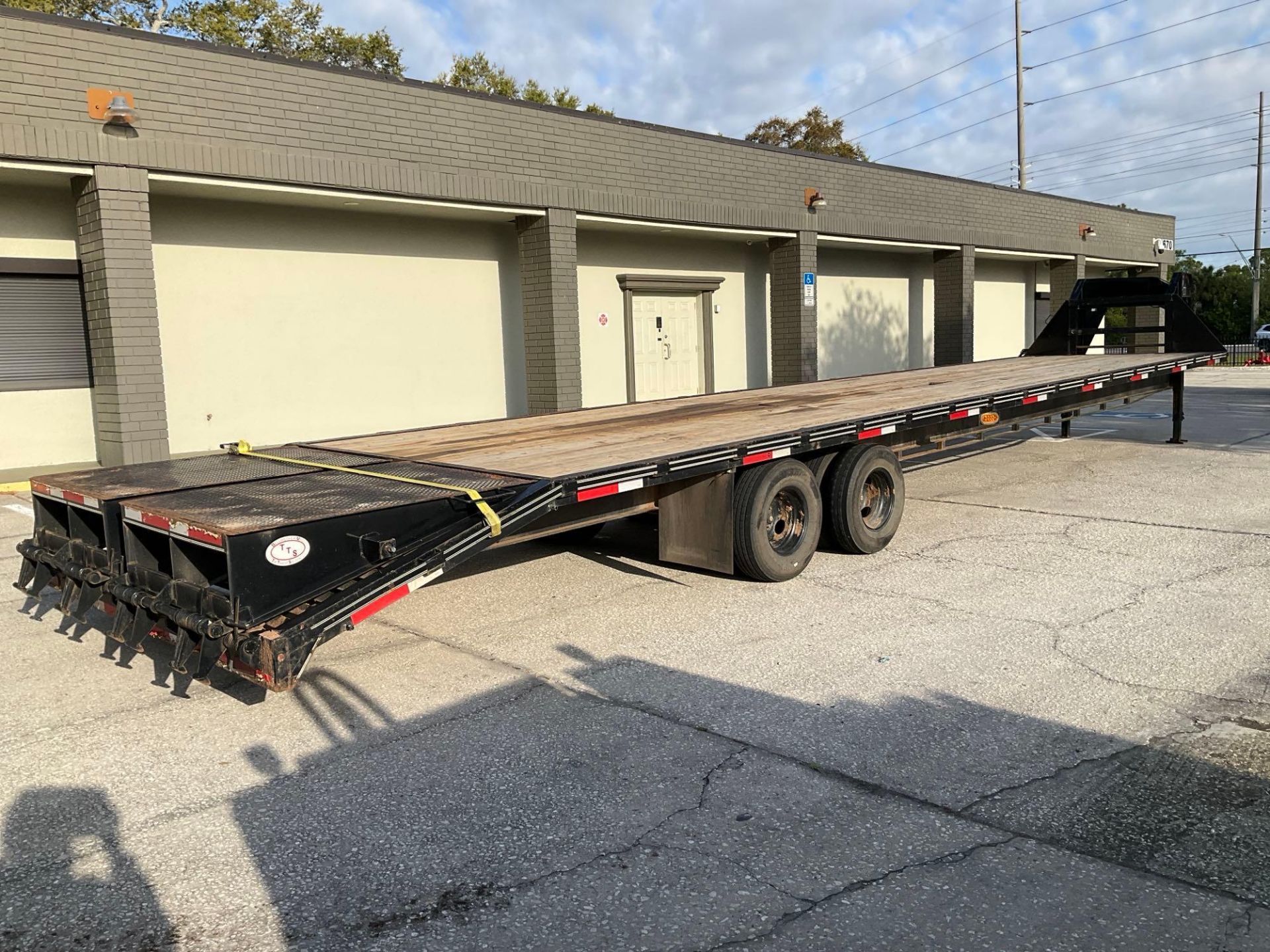 2022 BELLWETHER PREMIER 35 + 5TDOTW 10K GOOSENECK TRAILER, APPROX GVWR 20,000LBS, DECK APPROX 35F... - Image 6 of 18