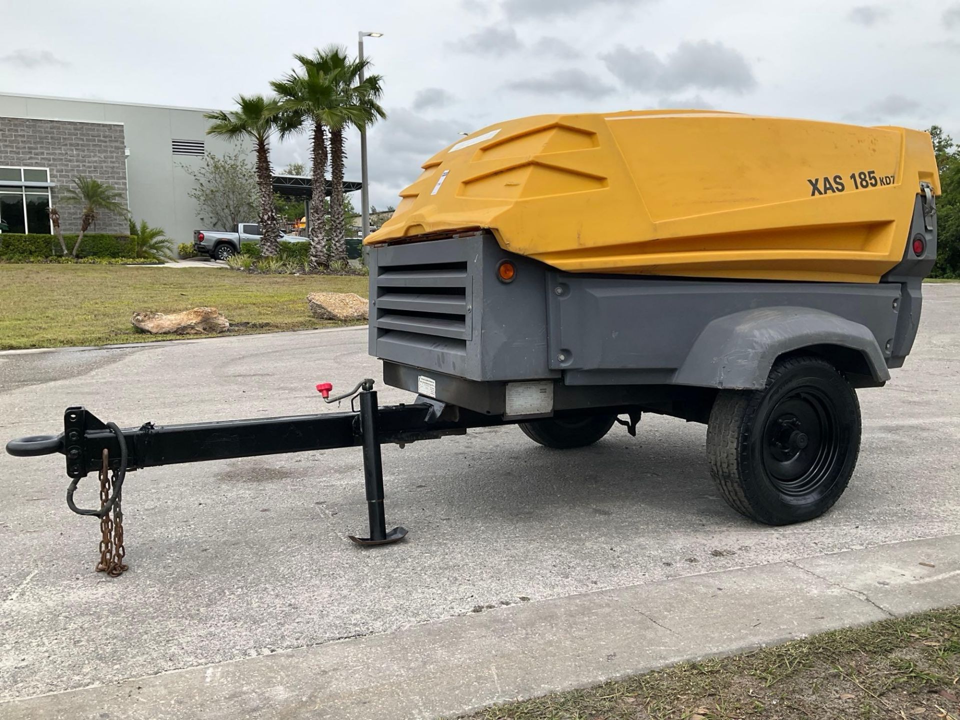 2015 ATLAS COPCO PORTABLE AIR COMPRESSOR MODEL XAS 185 KD114, DIESEL, KUBOTA ENGINE, TOW BEHIND, ... - Image 2 of 19