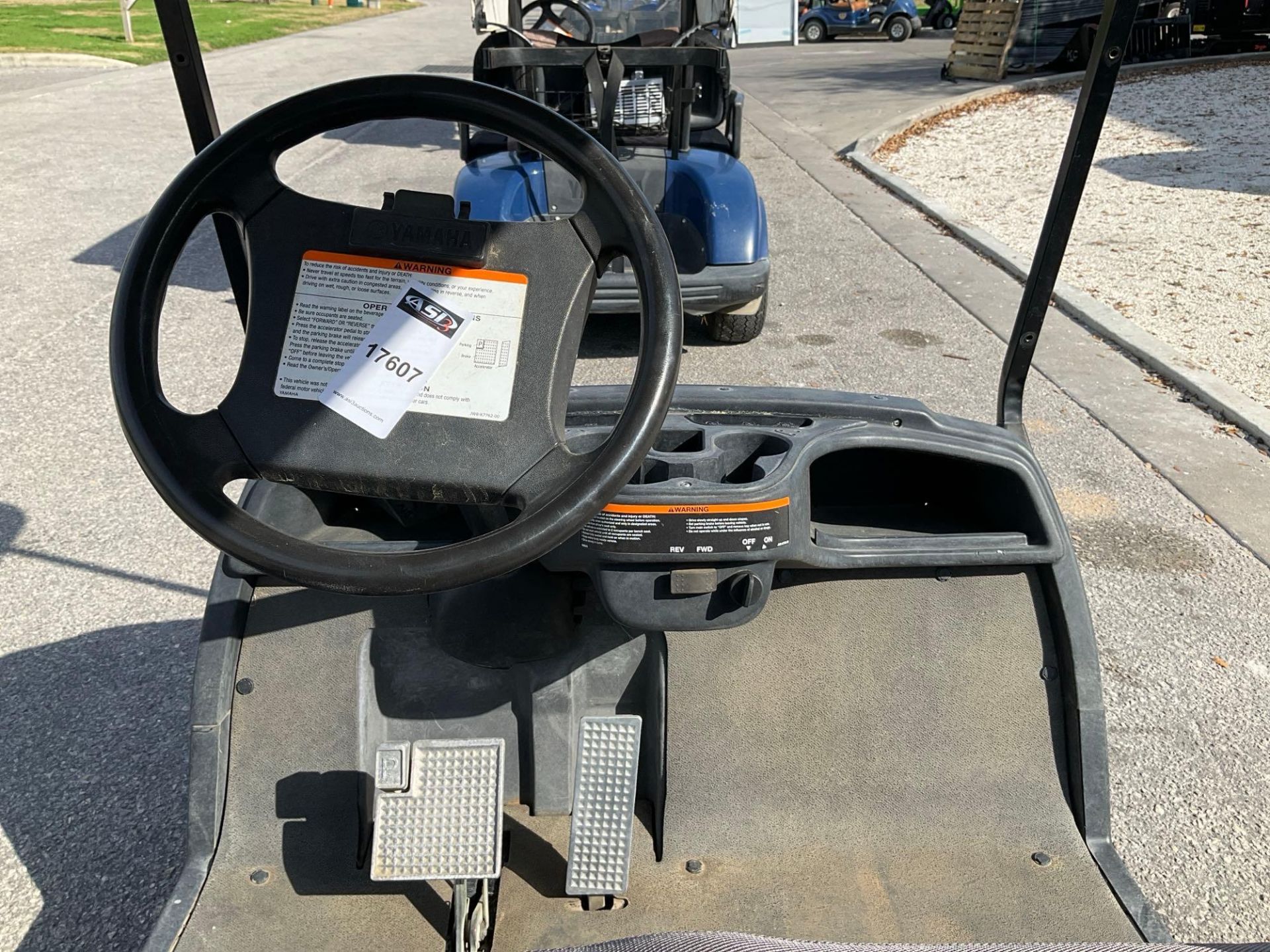2015 YAMAHA GOLF CART MODEL YDREX5, ELECTRIC, 48VOLTS, BILL OF SALE ONLY , BATTERY CHARGER INCLUD... - Image 11 of 13