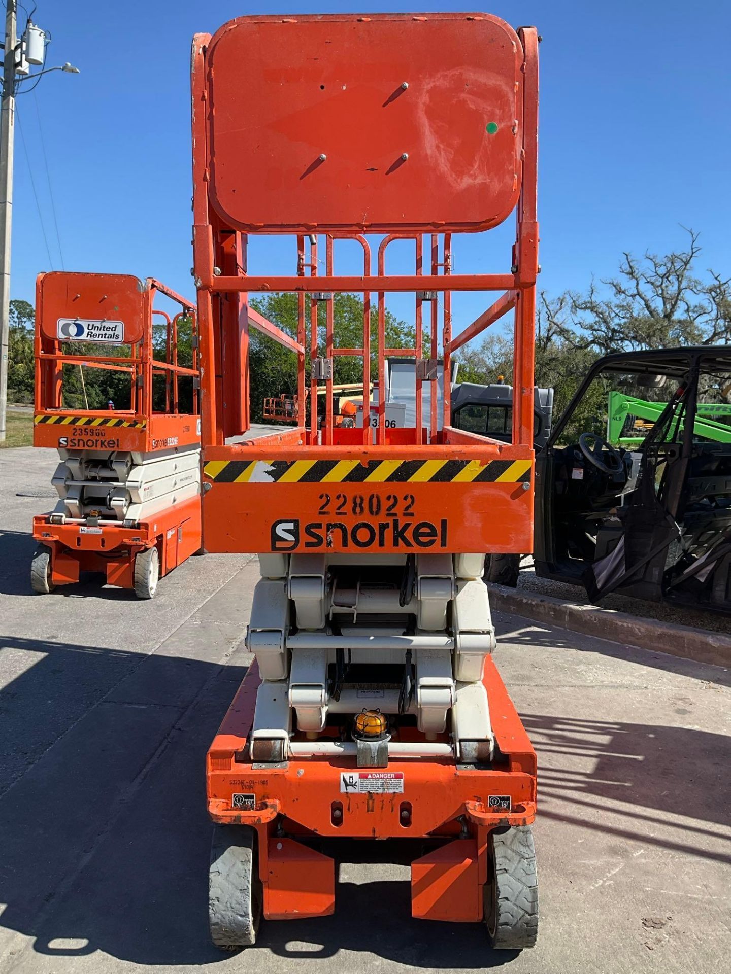 2019 SNORKEL SCISSOR LIFT MODEL S3226E - Image 4 of 11