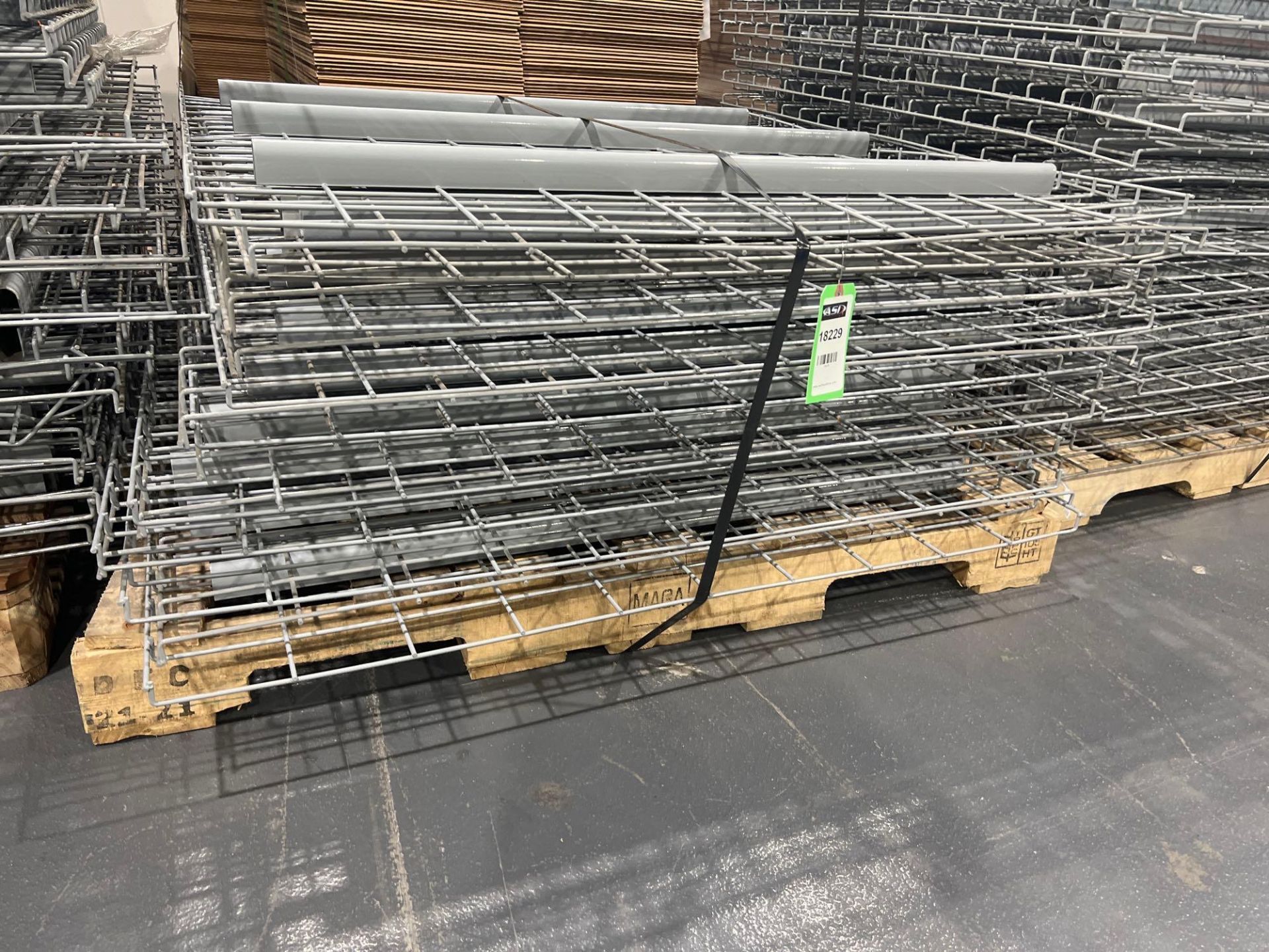 PALLET OF APPROX. 17 WIRE GRATES FOR PALLET RACKING, APPROX. DIMENSIONS 43" X 45" - Bild 2 aus 3