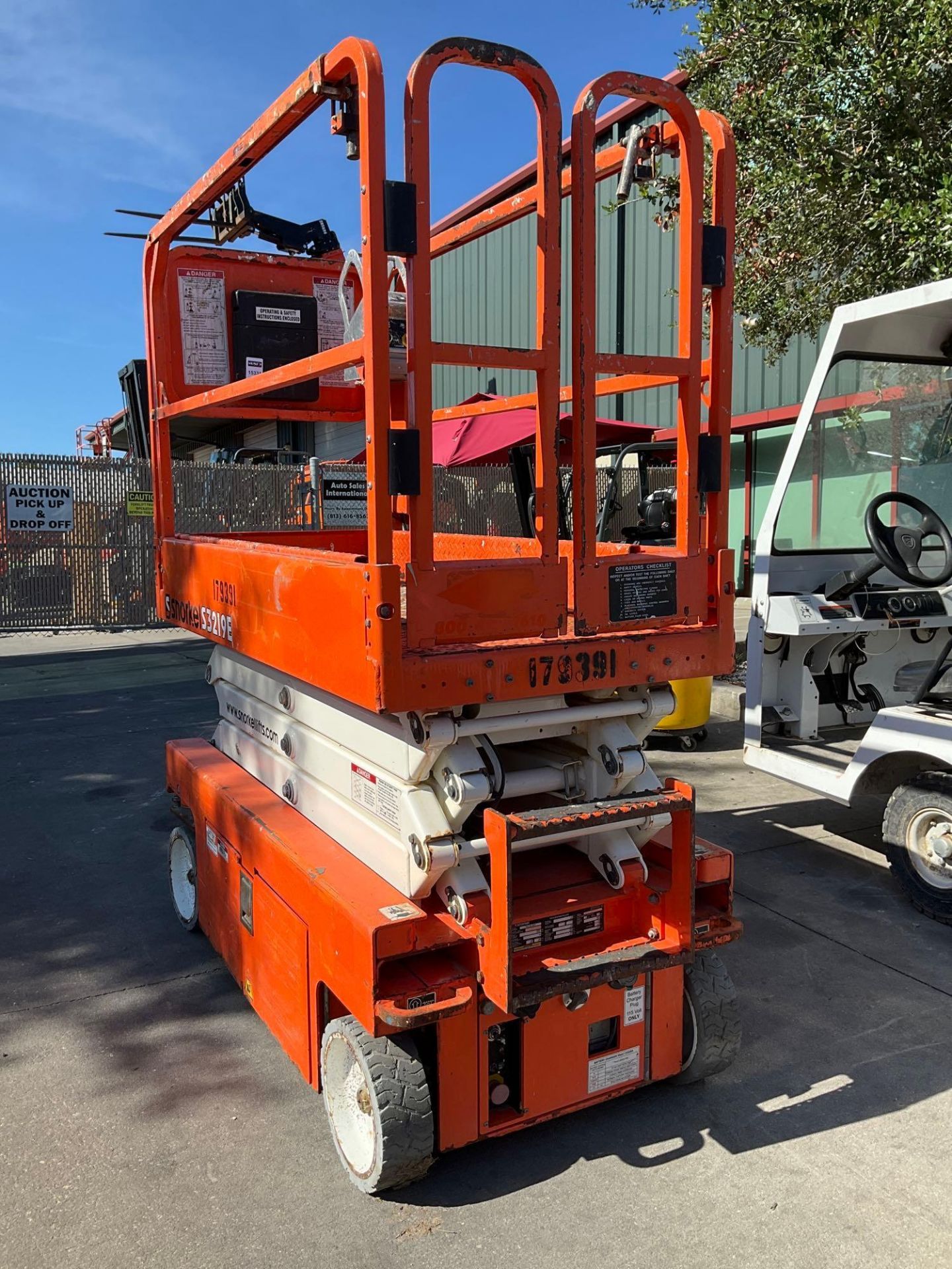 2016 SNORKEL SCISSOR LIFT MODEL S3219E ANSI , ELECTRIC, APPROX MAX PLATFORM HEIGHT 19FT, NON MARK... - Image 7 of 12