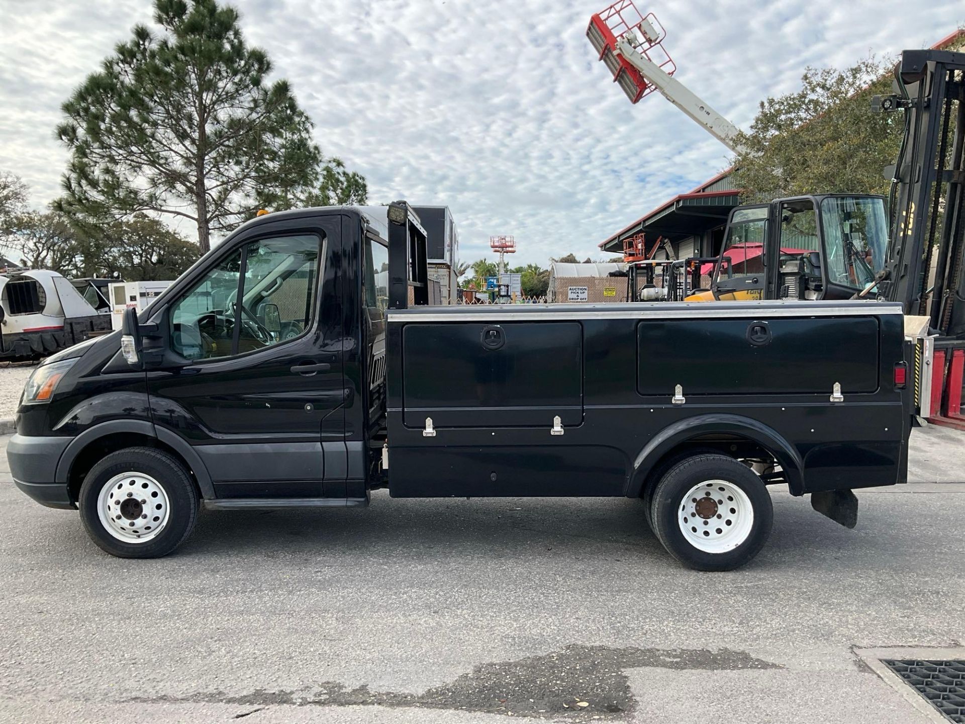 2017 FORD TRANSIT T-350 HD DRW UTILITY TRUCK , GAS POWERED AUTOMATIC, APPROX GVWR 9950LBS, STELLA... - Image 7 of 41