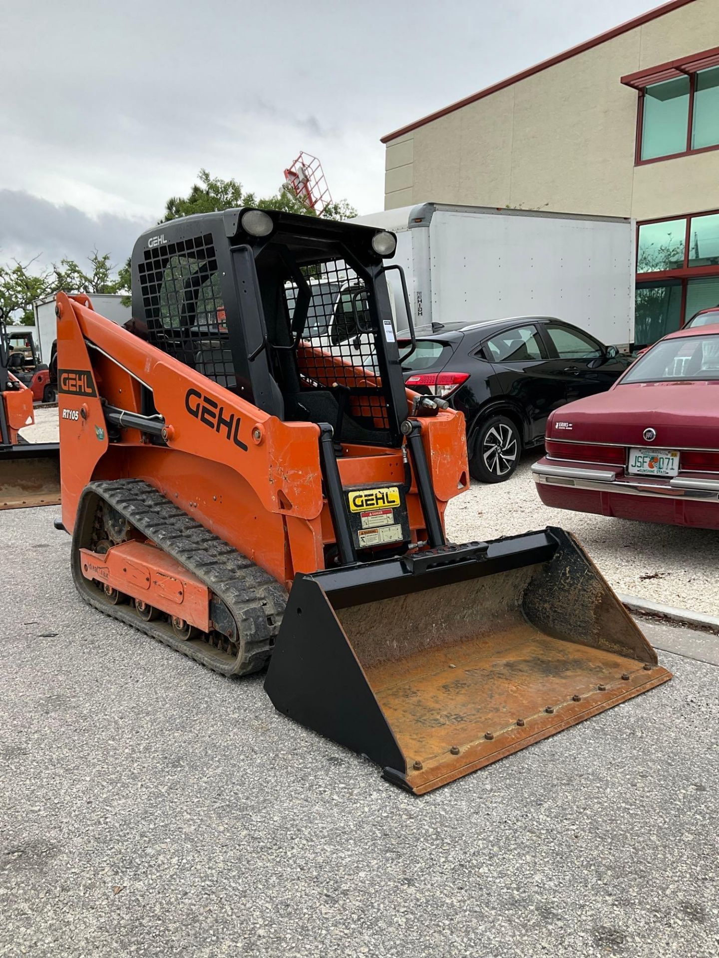 2019 GEHL COMPACT SKID STEER LOADER MODEL RT105, DIESEL, RUBBER TRACKS, BUCKET APPROX 53€, APPRO... - Image 7 of 13