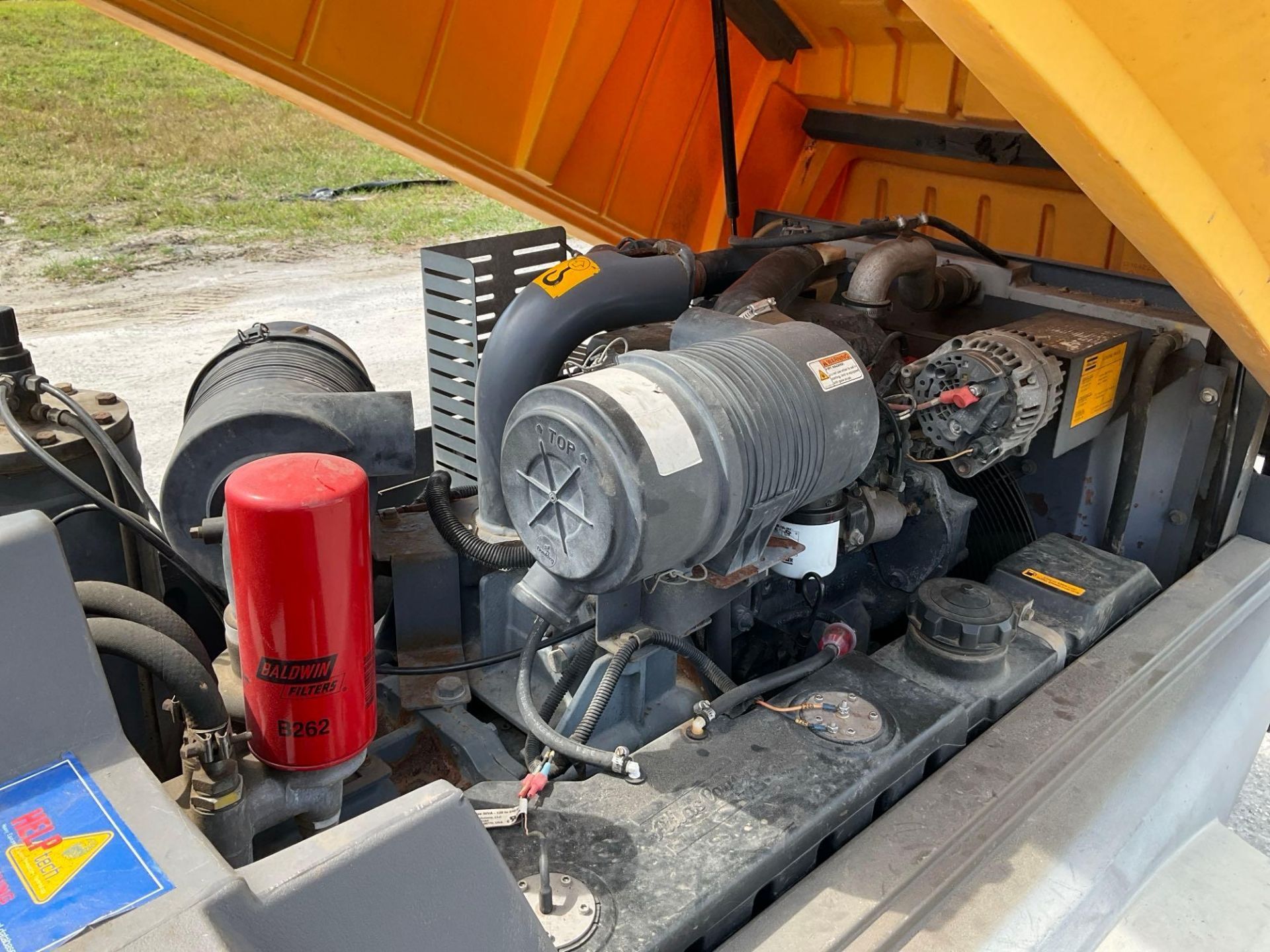 ATLAS COPCO PORTABLE AIR COMPRESSOR MODEL XAS 185 JD7, DIESEL, JOHN DEERE ENGINE, TOW BEHIND - Bild 2 aus 18