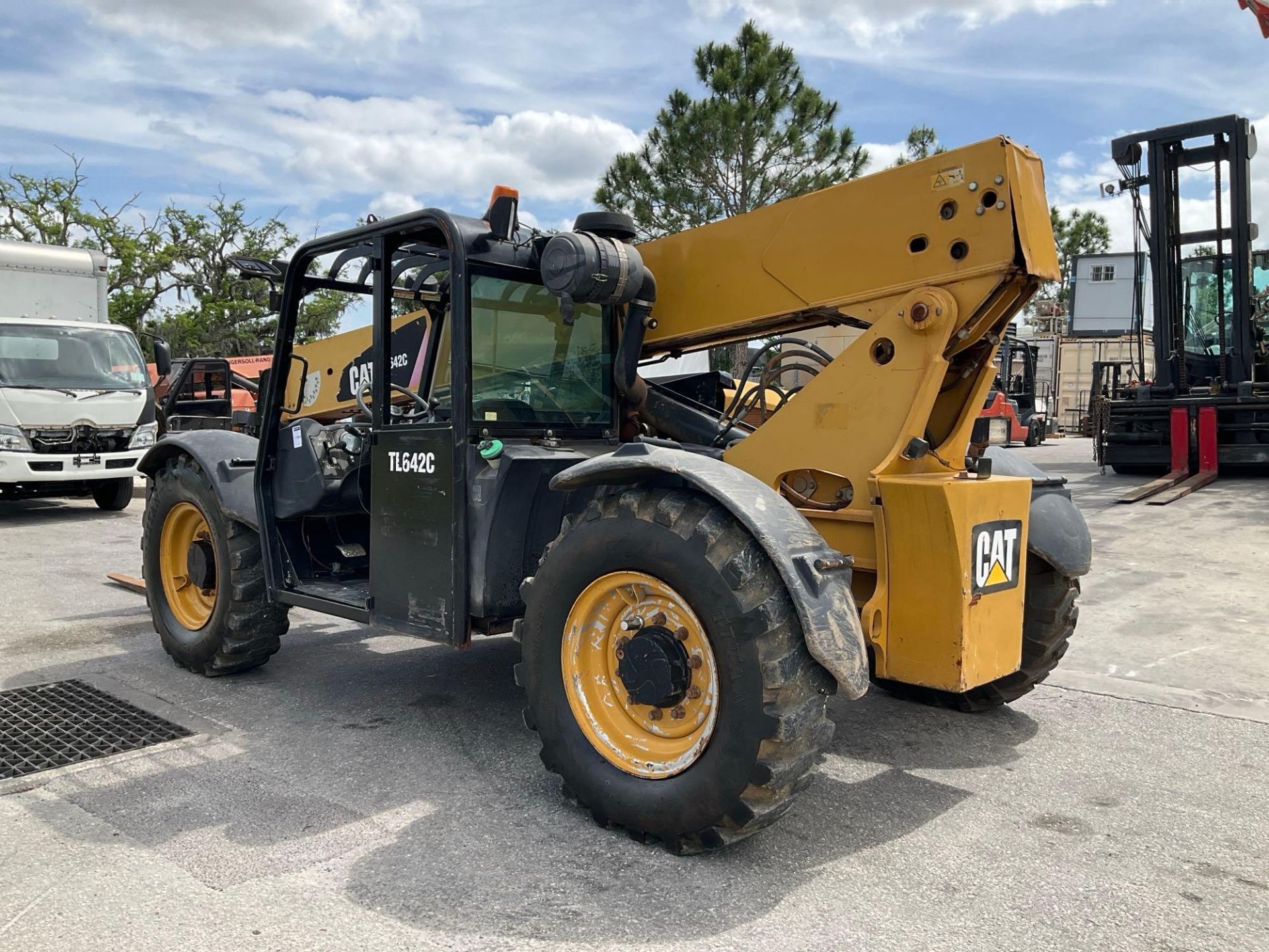 CATERPILLAR TELESCOPIC FORKLIFT MODEL TL642C - Image 5 of 23