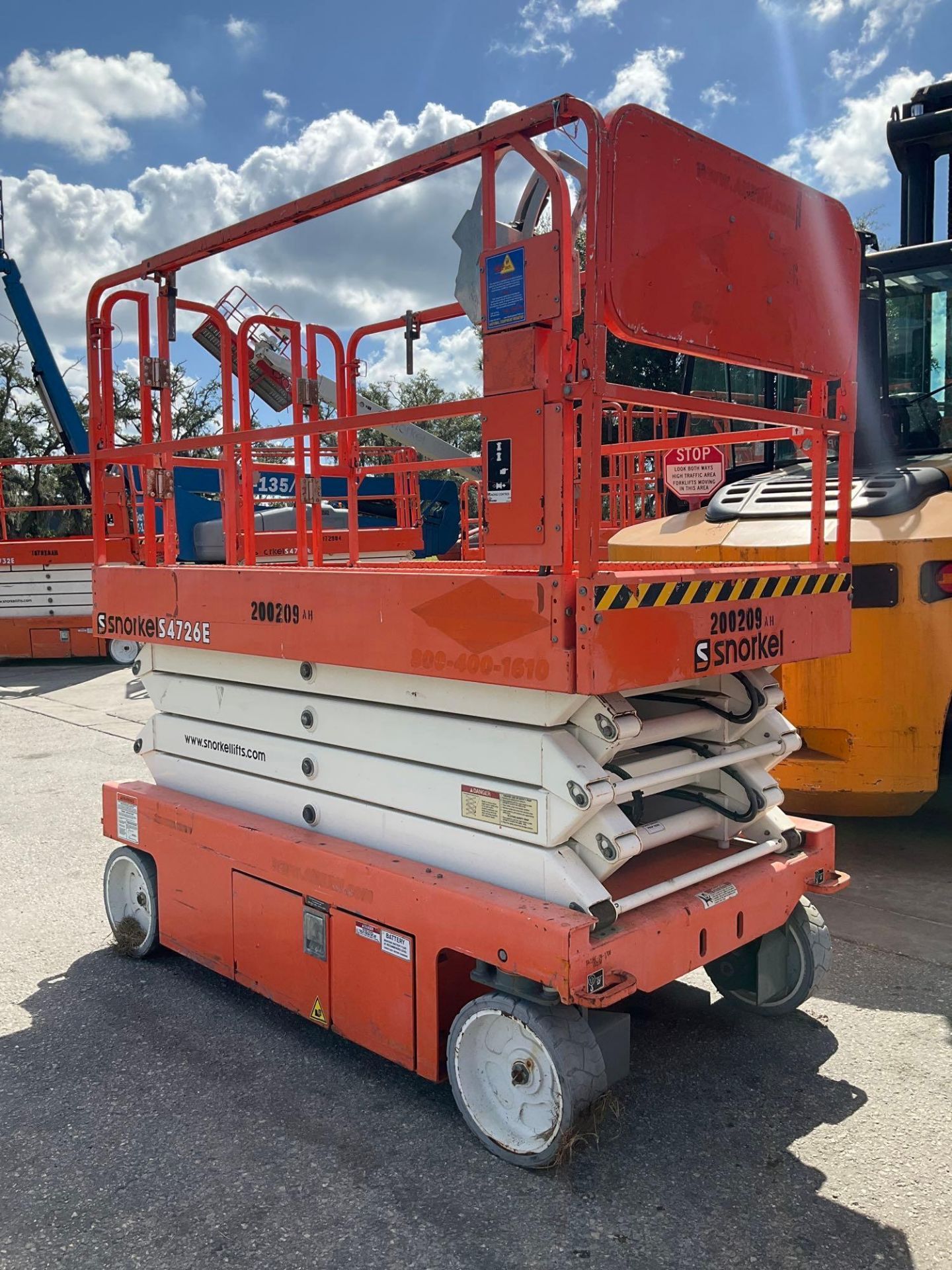 2017  SNORKEL SCISSOR LIFT MODEL S4726E ANSI , ELECTRIC, APPROX MAX PLATFORM HEIGHT 26FT, NON MAR... - Image 3 of 9