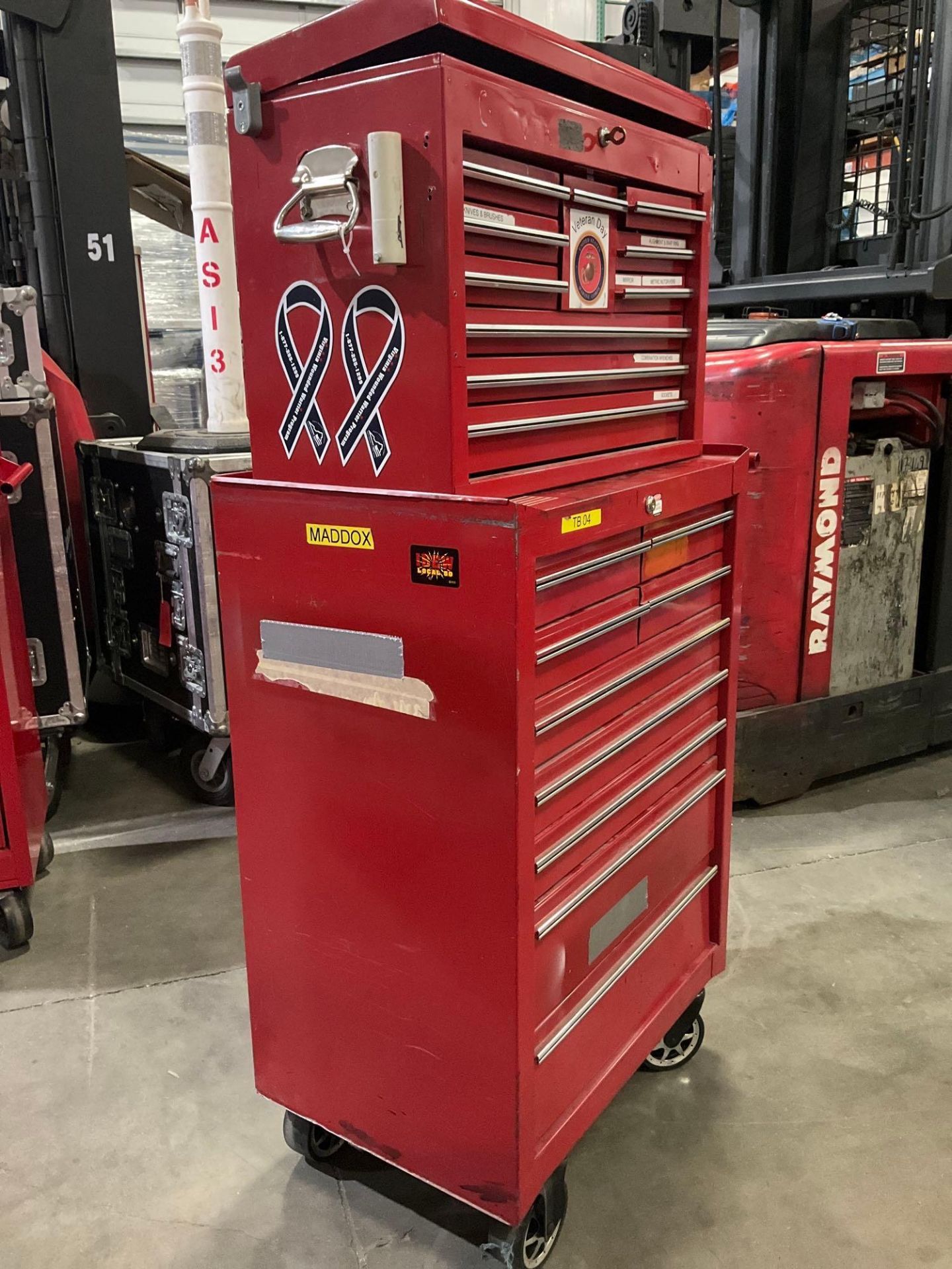 INDUSTRIAL PARTS CABINET / TOOL BOX ON WHEELS WITH CONTENTS , APPROX 30€ W x 18€ L x 60€ T - Image 3 of 13