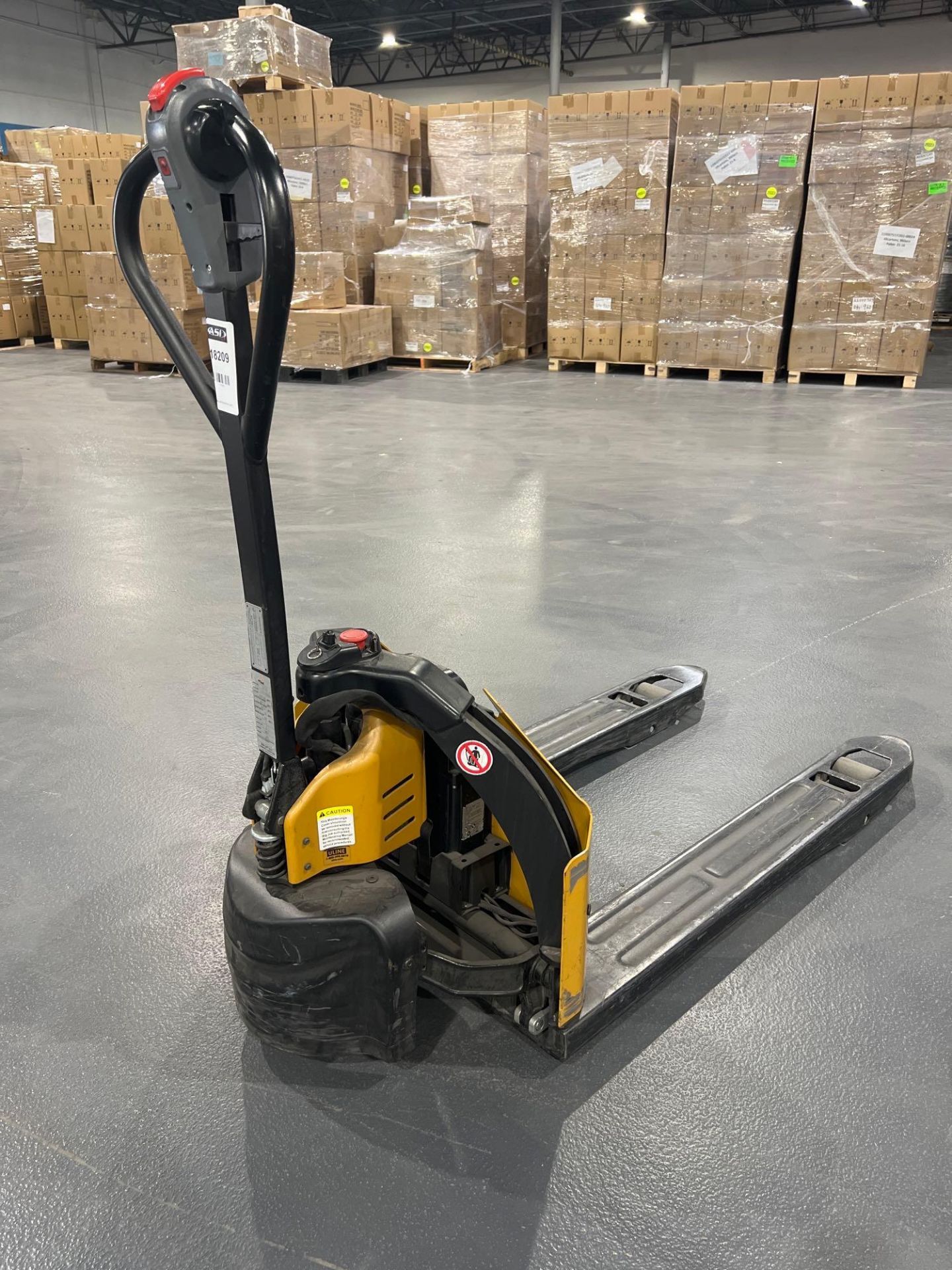 BIG JOE ELECTRIC PALLET JACK WITH EXTRA BATTERY & BATTERY CHARGER, RUNS & OPERATES - Image 3 of 7