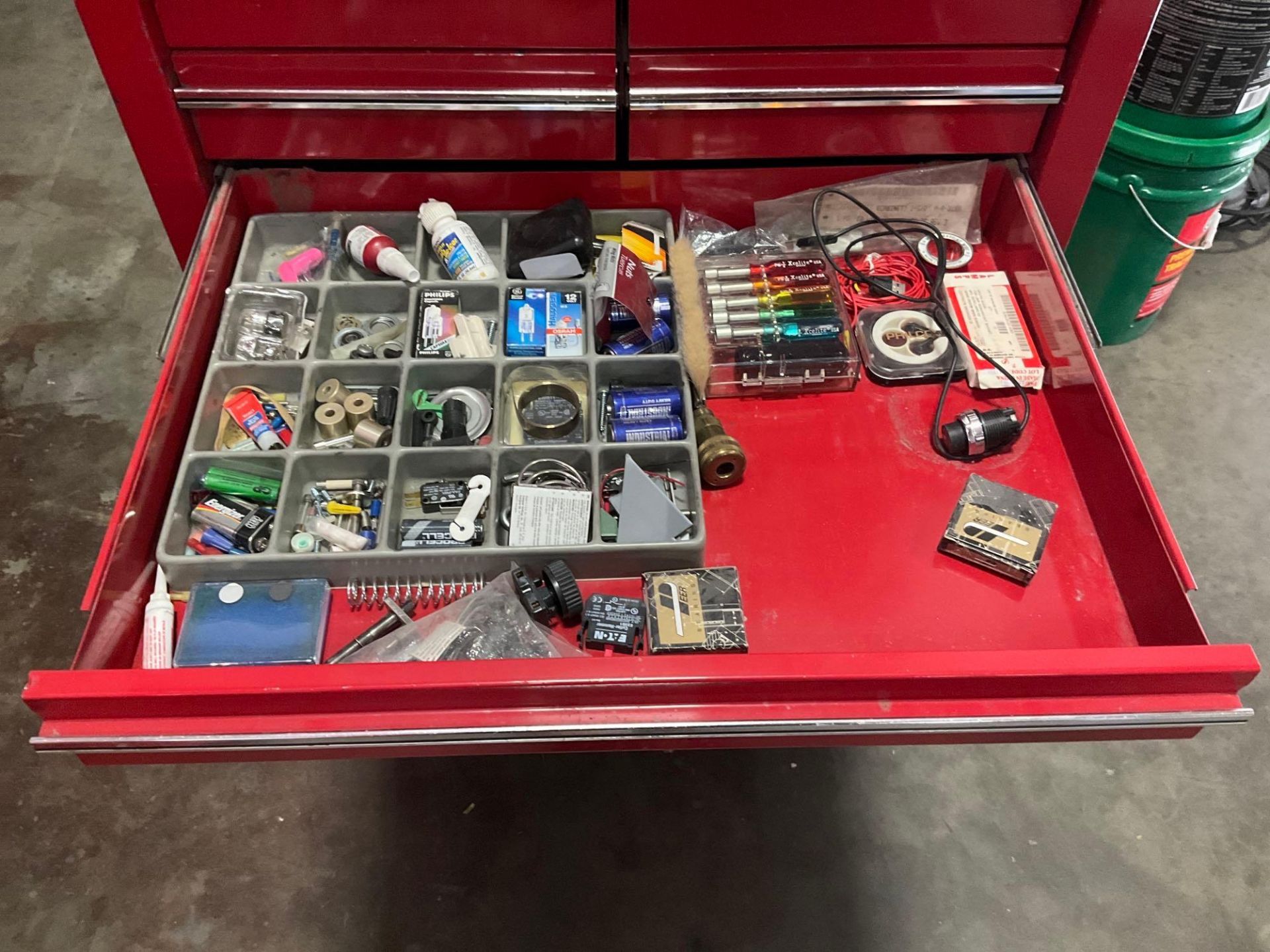 WATERLOO INDUSTRIAL PARTS CABINET / TOOL BOX ON WHEELS WITH CONTENTS , APPROX 30€ W x 18€ L x 6... - Image 13 of 17