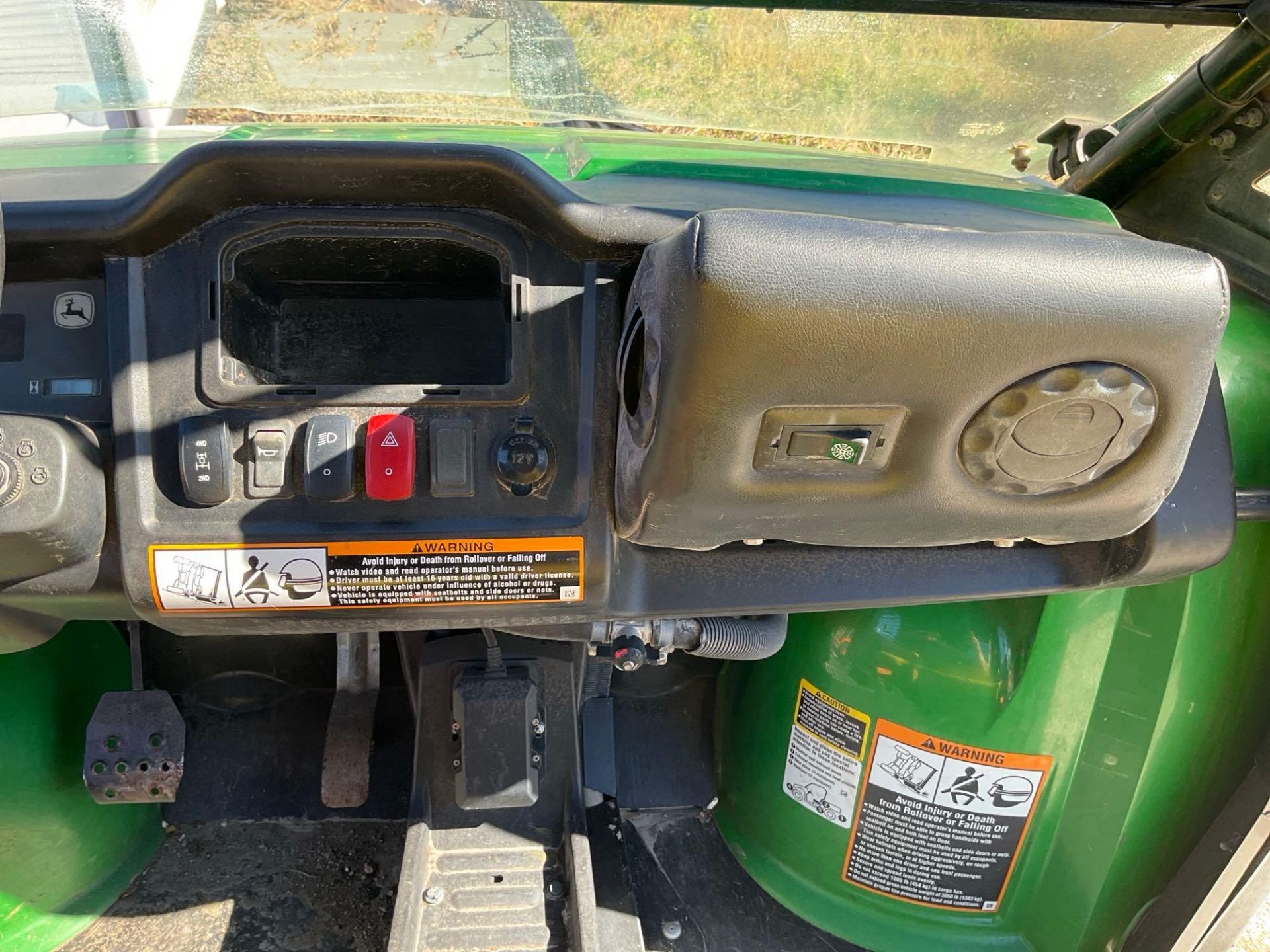 JOHN DEERE GATOR UTV MODEL HPX 815E, DIESEL, 4WD, MANUEL DUMP BED , HITCH, RUNS & OPERATES - Image 11 of 14