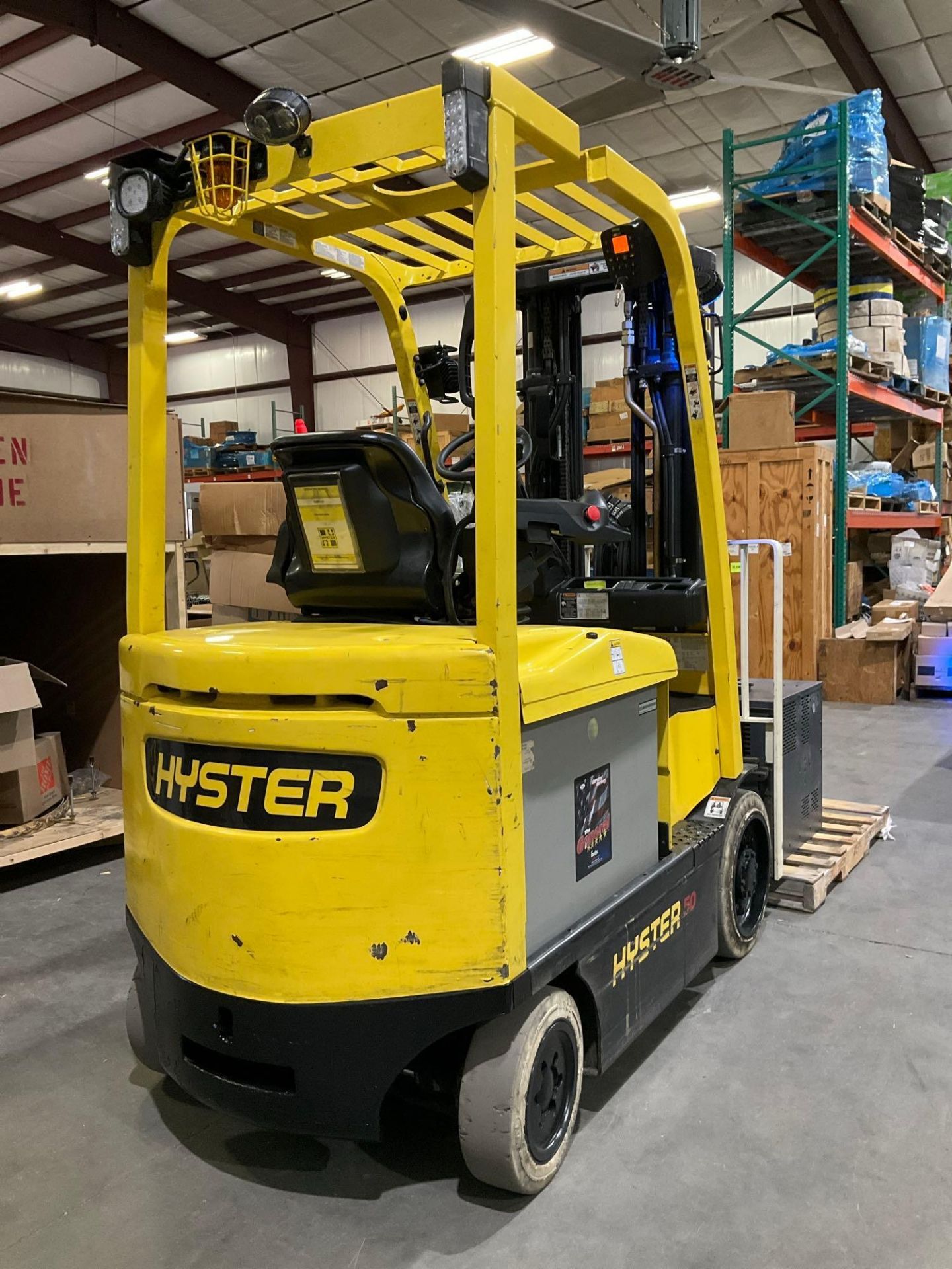 HYSTER FORKLIFT MODEL E50XN-33, ELECTRIC, APPROX MAX CAPACITY 5000LBS, APPROX MAX HEIGHT 171in, ... - Image 19 of 22