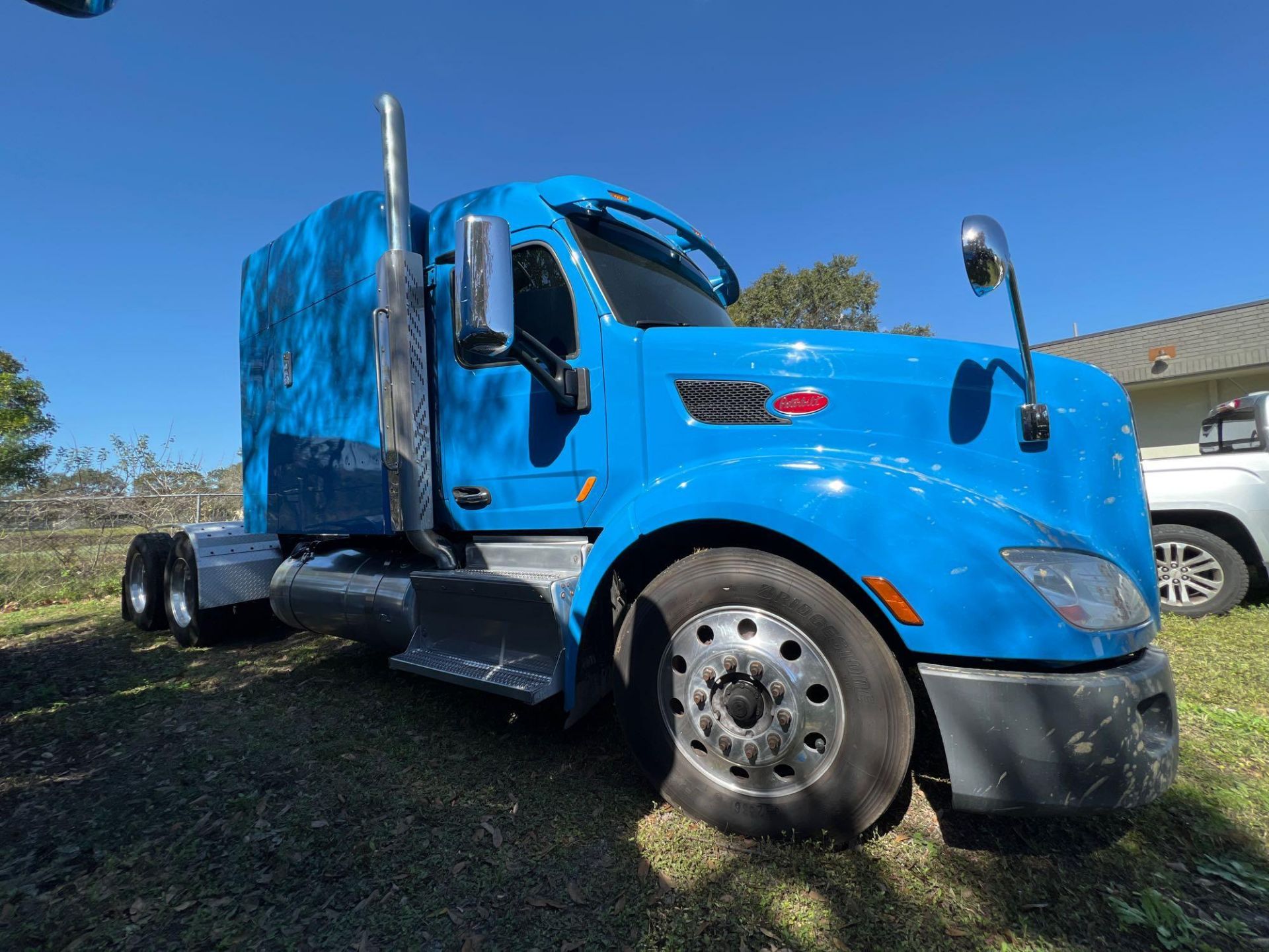 2014 PETERBILT 579 SEMI TRUCK W/SLEEPER CAB, PACCAR DIESEL ENGINE, 455 HP, AUTOMATIC TRANSMISSION - Image 17 of 34