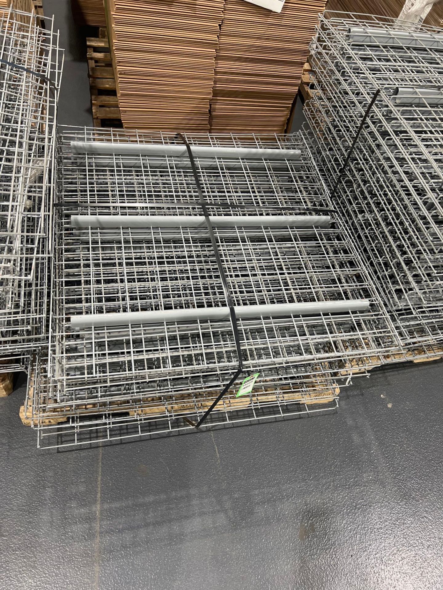 PALLET OF APPROX. 17 WIRE GRATES FOR PALLET RACKING, APPROX. DIMENSIONS 43" X 45" - Bild 3 aus 3