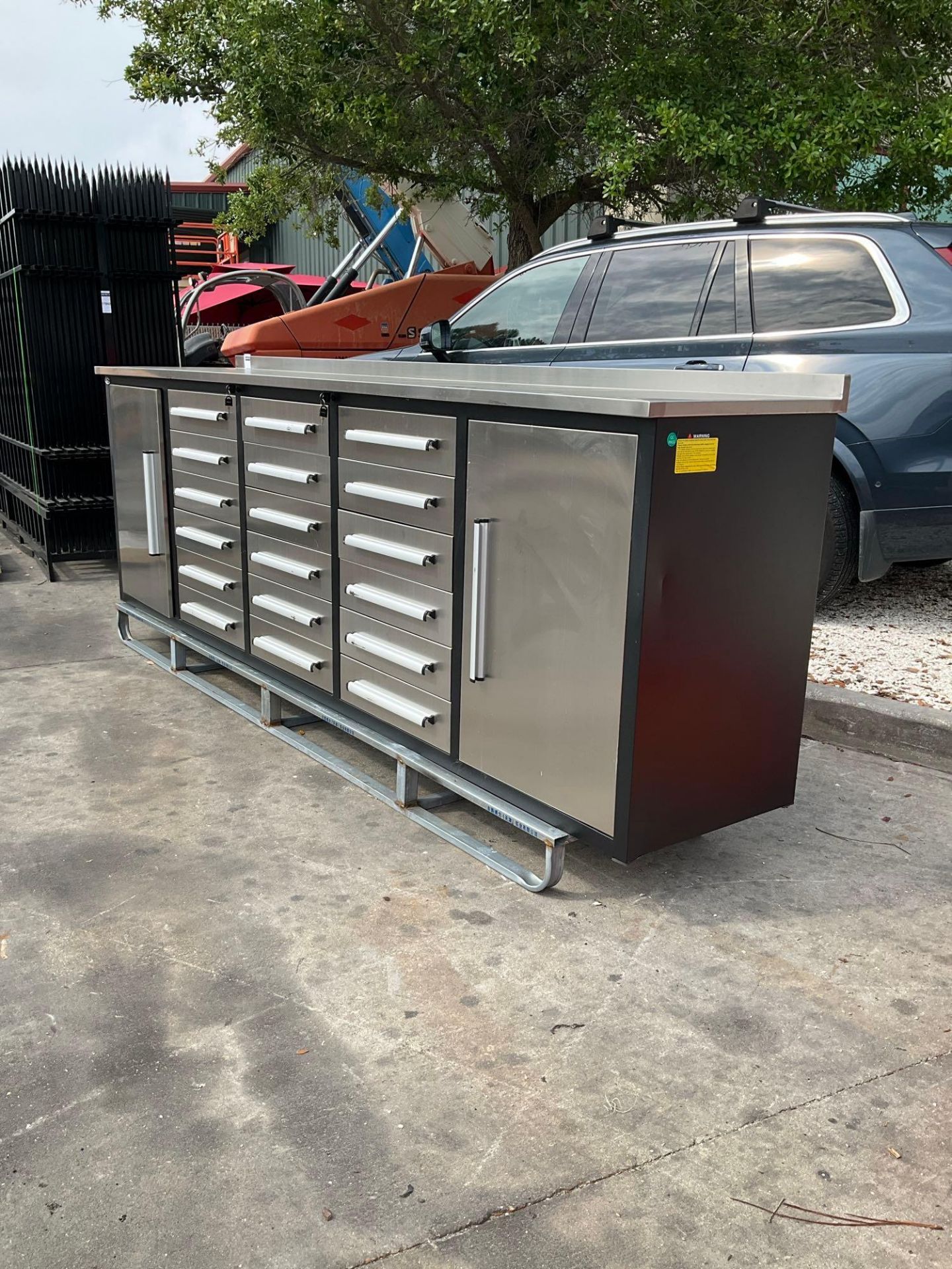 UNUSED CHERY STEELMAN STAINLESS STEEL WORK BENCH, APPROX 10FT, 18 DRAWERS, 2 CABINETS, ALUMINUM H... - Image 3 of 7