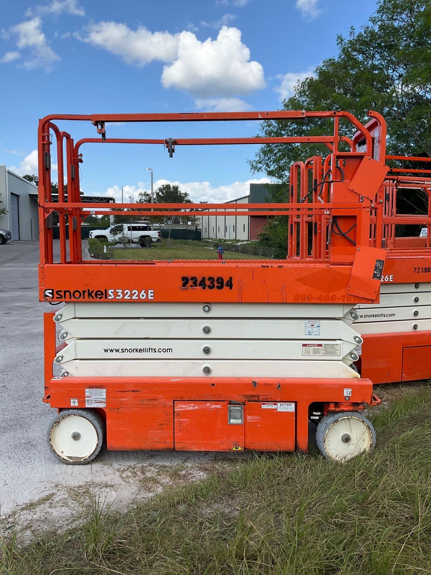 2019  SNORKEL SCISSOR LIFT MODEL S3226E ANSI , ELECTRIC, APPROX MAX PLATFORM HEIGHT 26FT, NON MAR... - Image 2 of 9