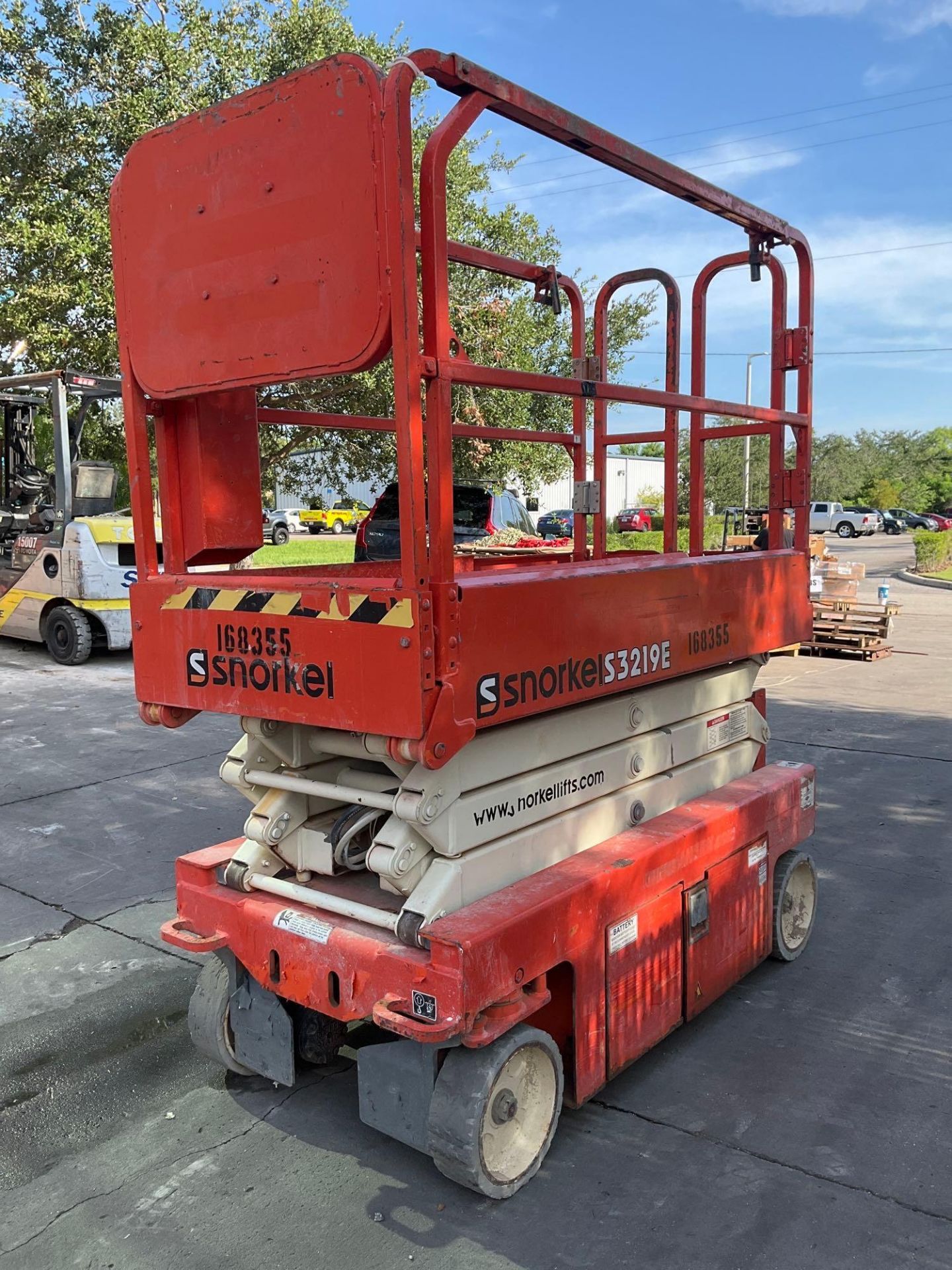 2016 SNORKEL SCISSOR LIFT MODEL S3219E ANSI , ELECTRIC, APPROX MAX PLATFORM HEIGHT 19FT, NON MARK... - Image 5 of 12