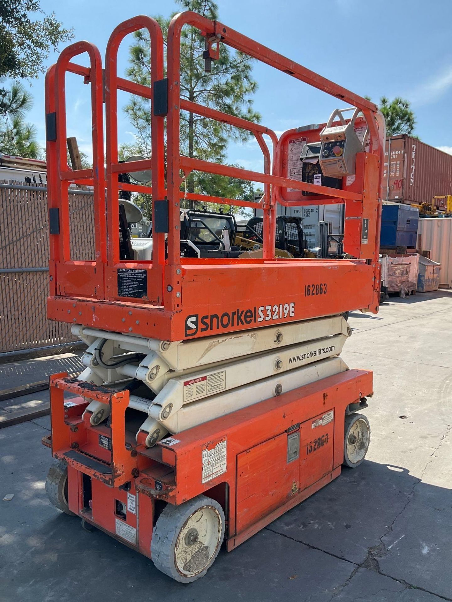 2015 SNORKEL SCISSOR LIFT MODEL S3219E ANSI , ELECTRIC, APPROX MAX PLATFORM HEIGHT 19FT, NON MARK...