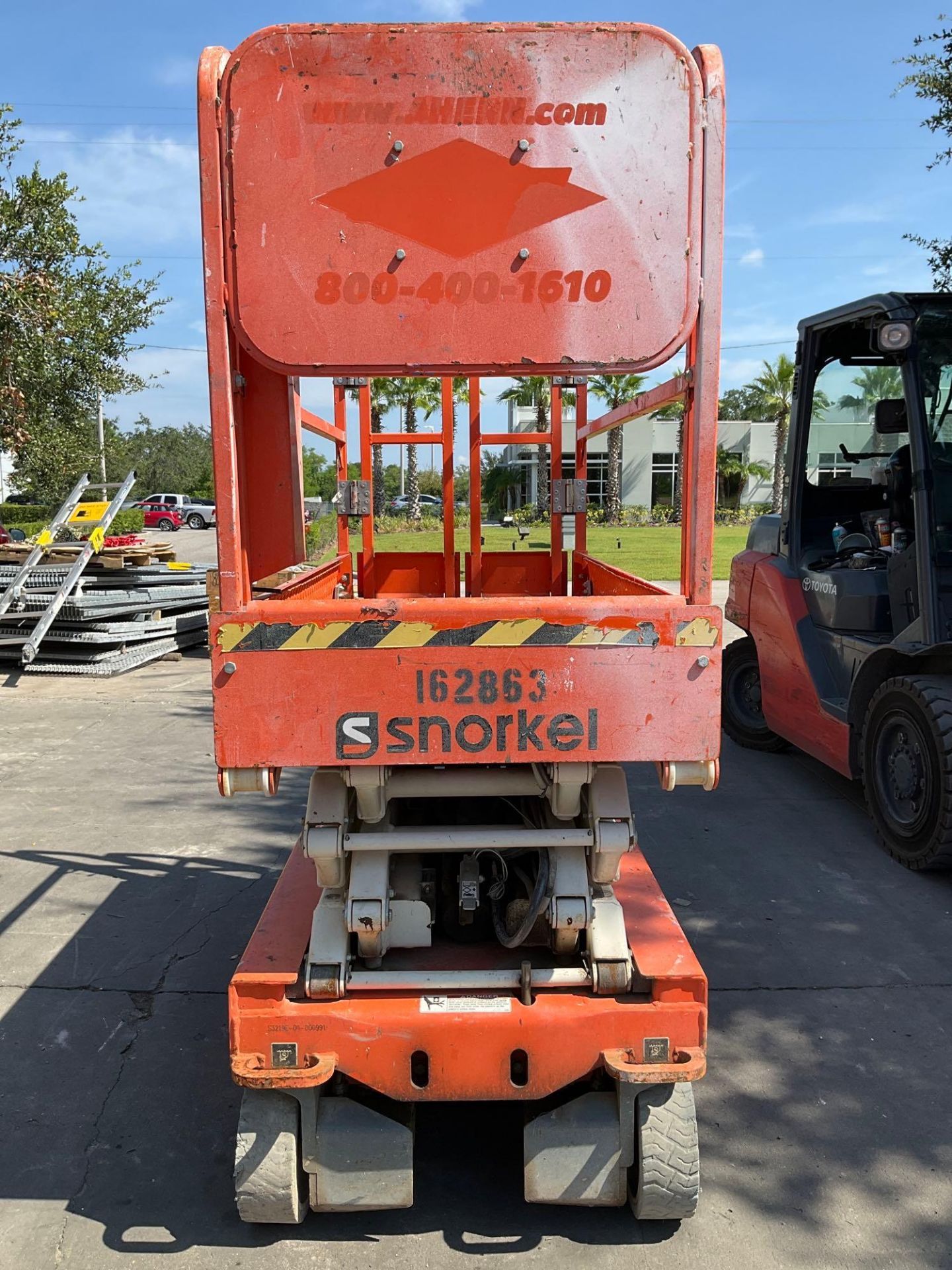 2015 SNORKEL SCISSOR LIFT MODEL S3219E ANSI , ELECTRIC, APPROX MAX PLATFORM HEIGHT 19FT, NON MARK... - Image 4 of 12
