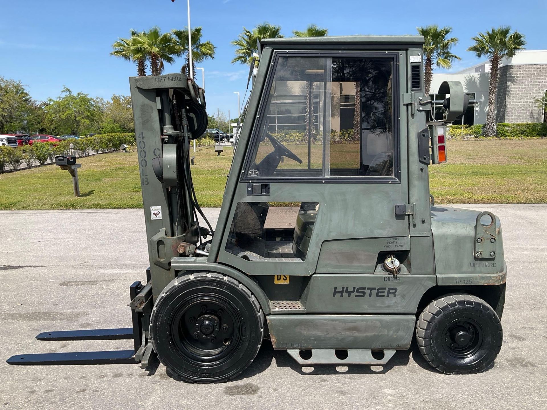 HYSTER FORKLIFT MODEL H40XM, DIESEL, ENCLOSED CAB, APPROX MAX CAPACITY 4,000 LBS, APPROX MAX HE - Image 2 of 13