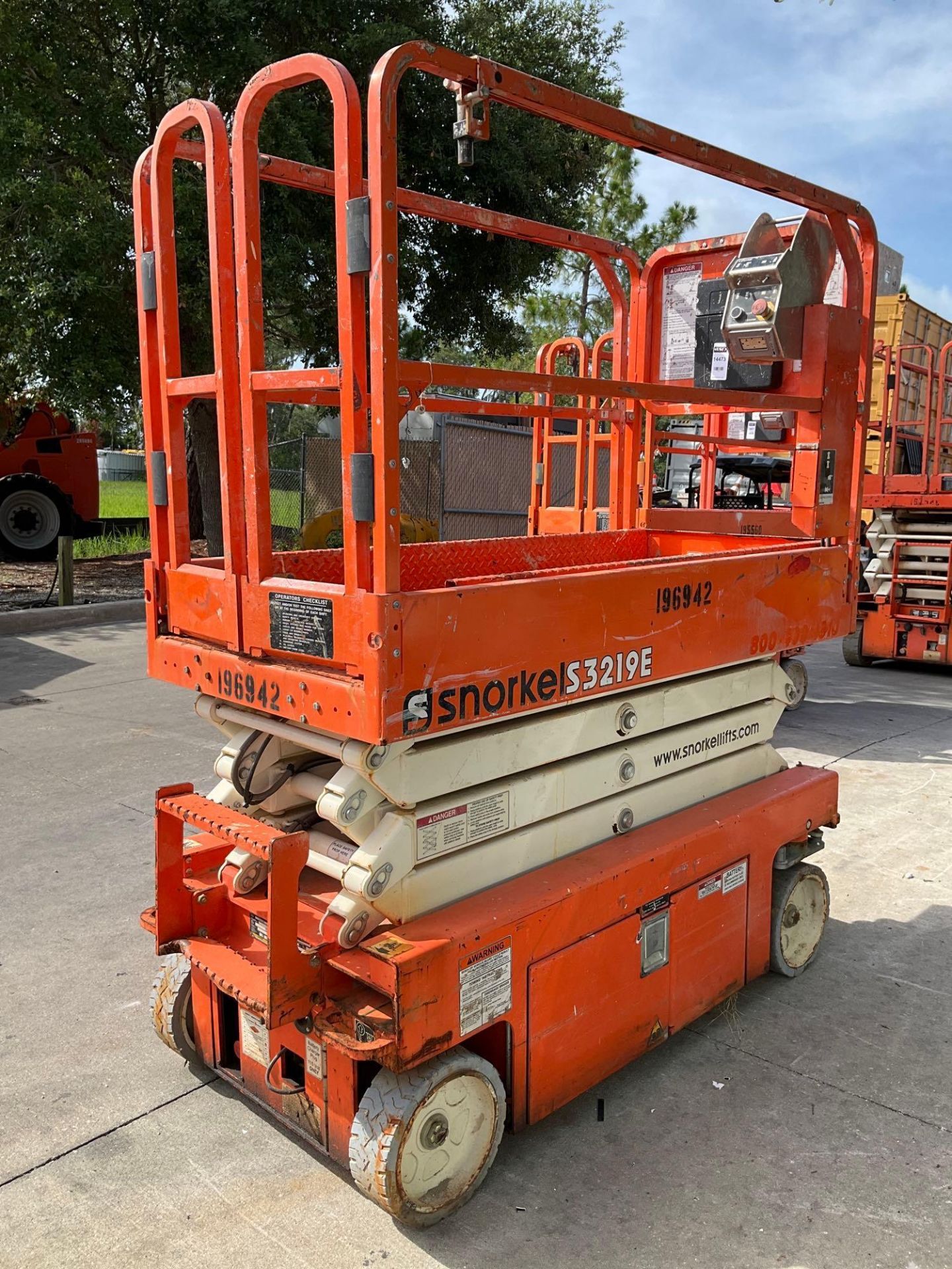 2017 SNORKEL SCISSOR LIFT MODEL S3219E ANSI , ELECTRIC, APPROX MAX PLATFORM HEIGHT 19FT, NON MARK... - Image 5 of 10
