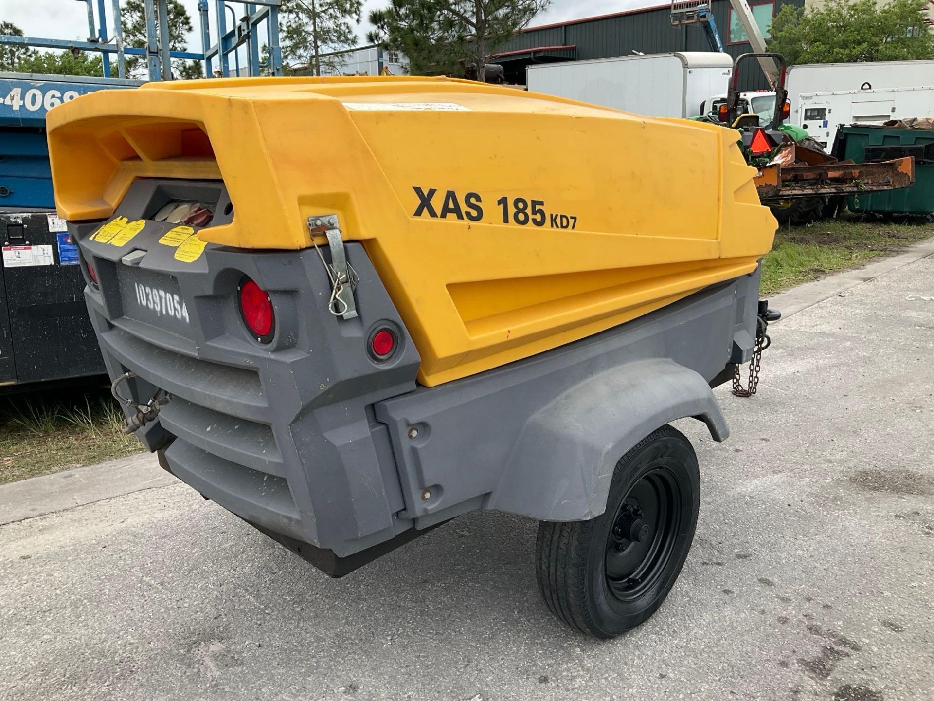 2015 ATLAS COPCO PORTABLE AIR COMPRESSOR MODEL XAS 185 KD114, DIESEL, KUBOTA ENGINE, TOW BEHIND, ... - Image 8 of 19