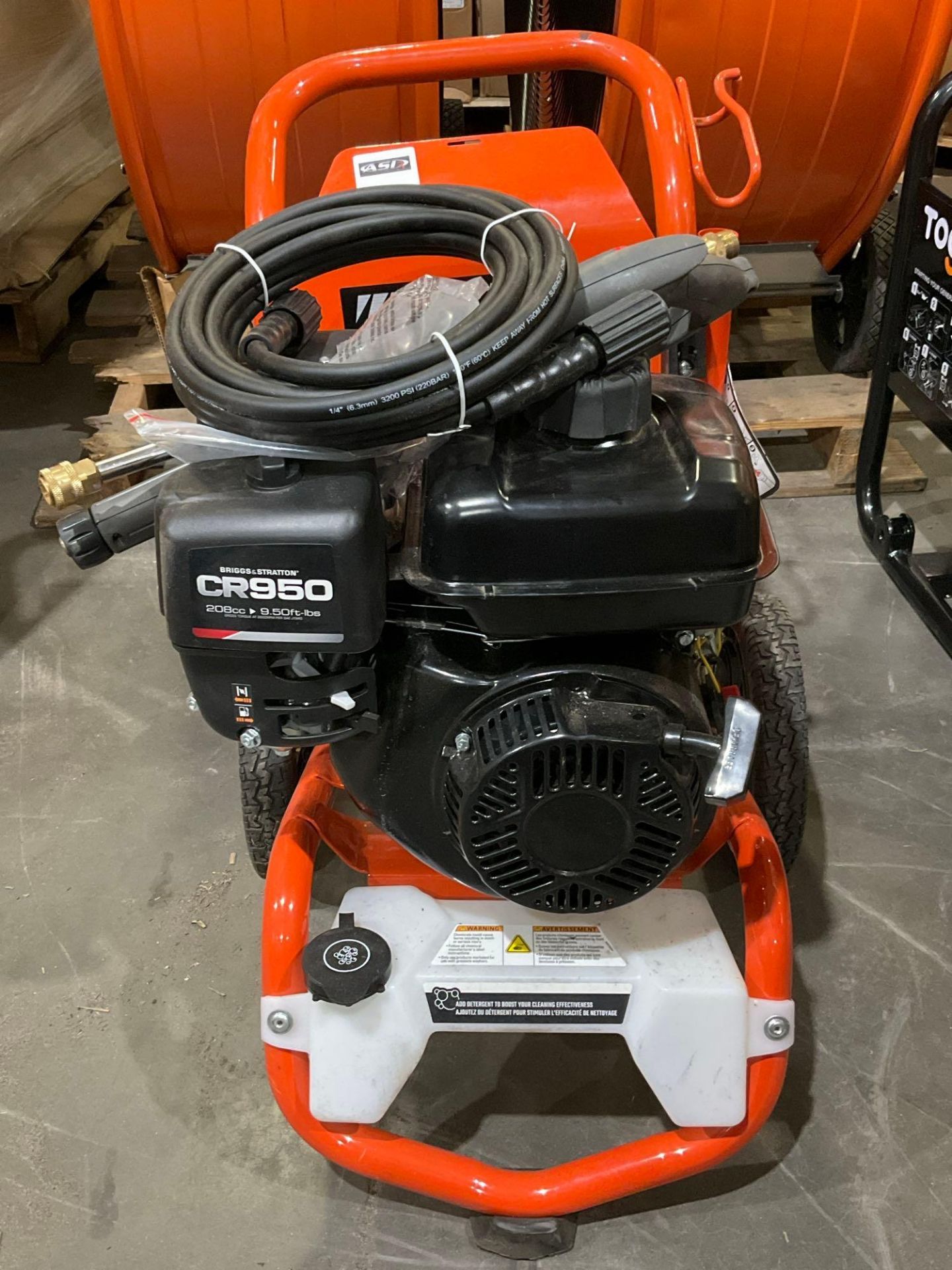 UNUSED MURRAY GAS PRESSURE WASHER, APPROX MAX 3200PSI, APPROX MAX 2.5 GPM
