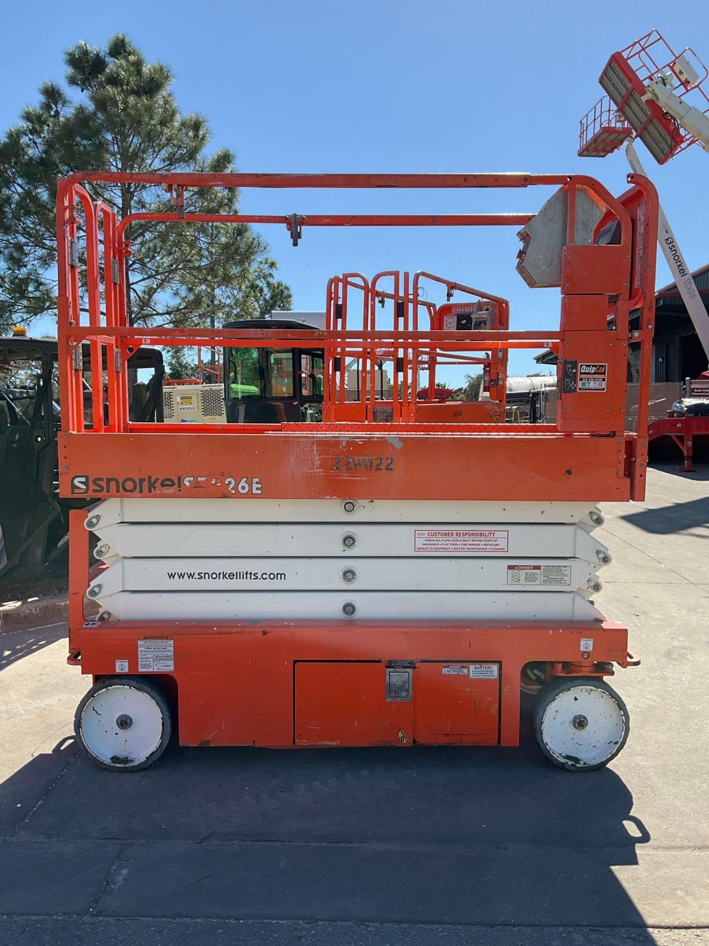 2019 SNORKEL SCISSOR LIFT MODEL S3226E - Image 6 of 11