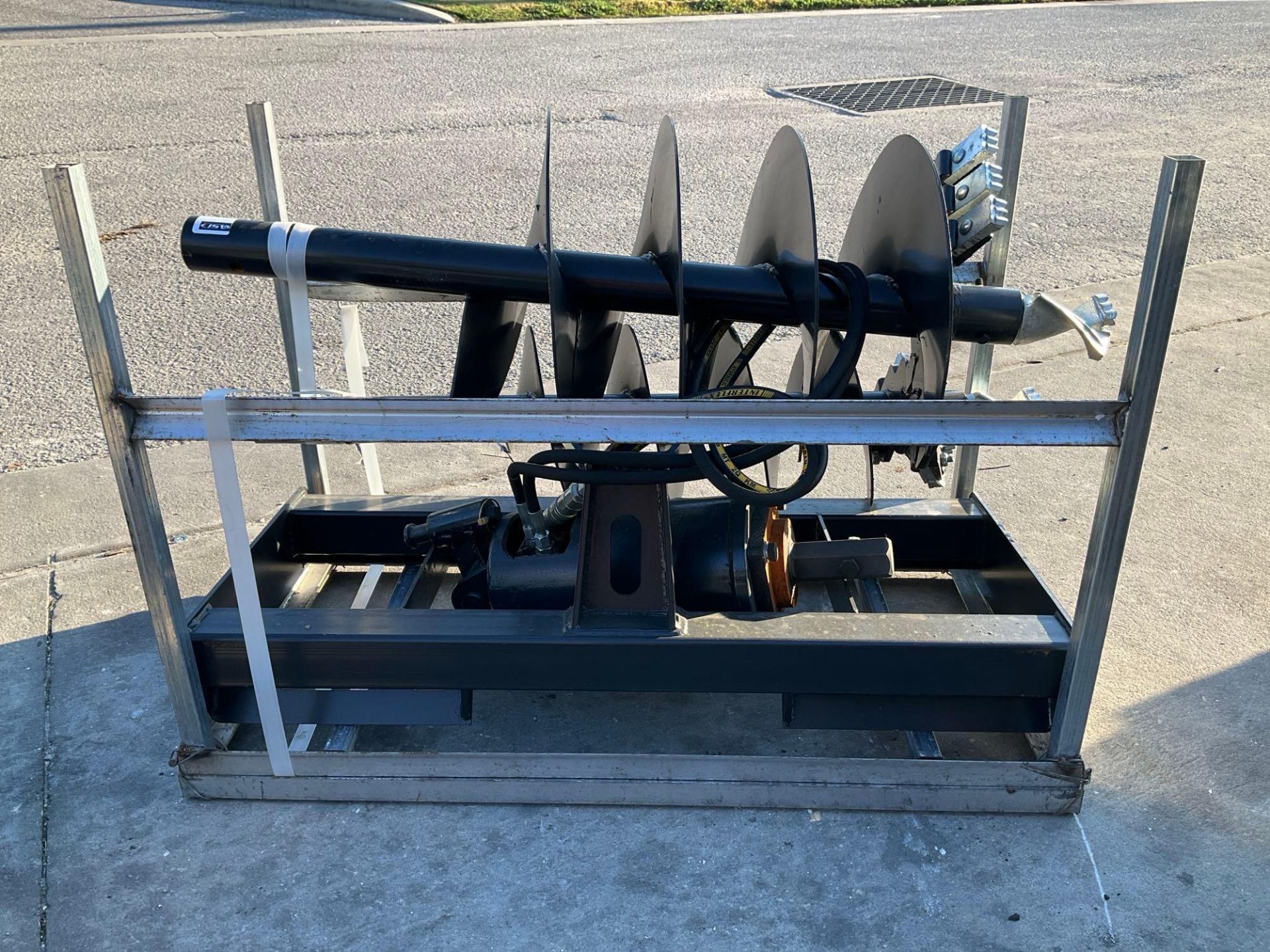 UNUSED POST HOLE AUGER ATTACHMENT FOR UNIVERSAL SKID STEER, APPROX 18" & 12 "BITS - Image 6 of 7