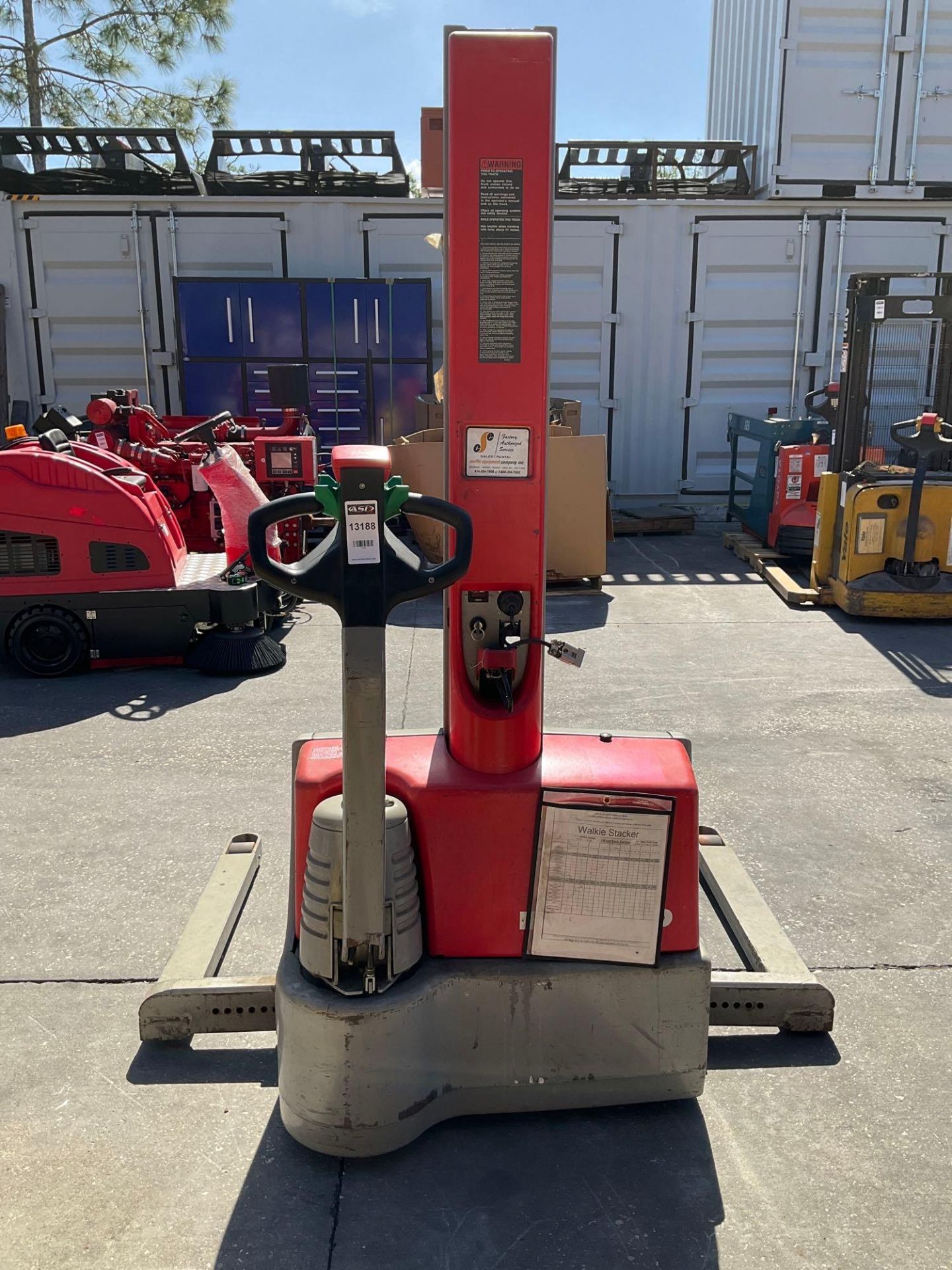 RAYMOND WALK BEHIND WALKIE-STACKER, ELECTRIC, APPROX 24VOLTS, APPROX MAX CAPACITY 2200LBS, APPROX... - Image 3 of 10