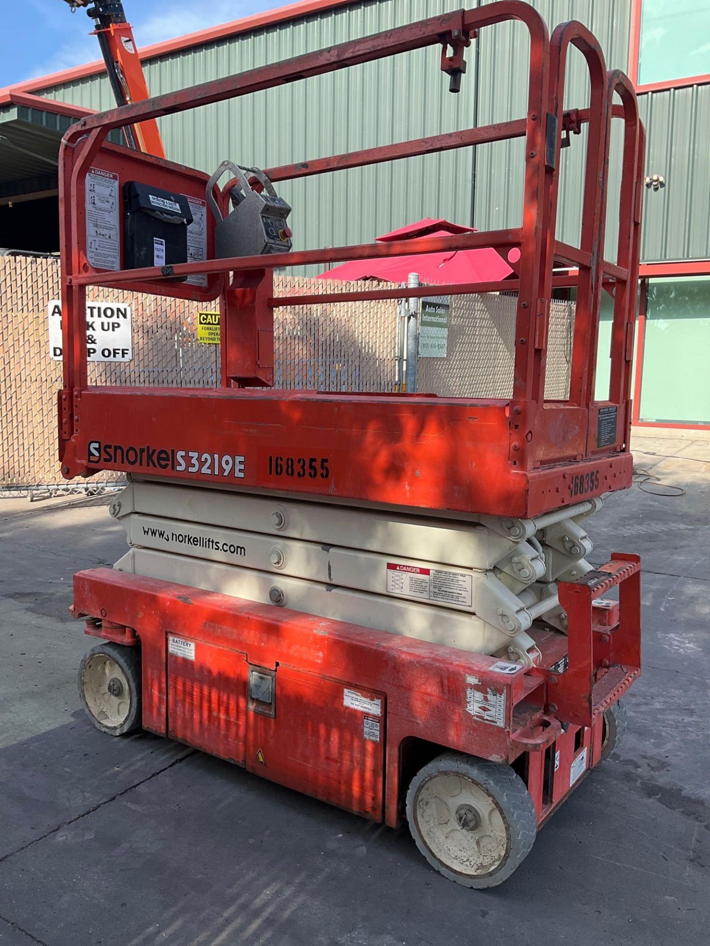 2016 SNORKEL SCISSOR LIFT MODEL S3219E ANSI , ELECTRIC, APPROX MAX PLATFORM HEIGHT 19FT, NON MARK... - Image 7 of 12