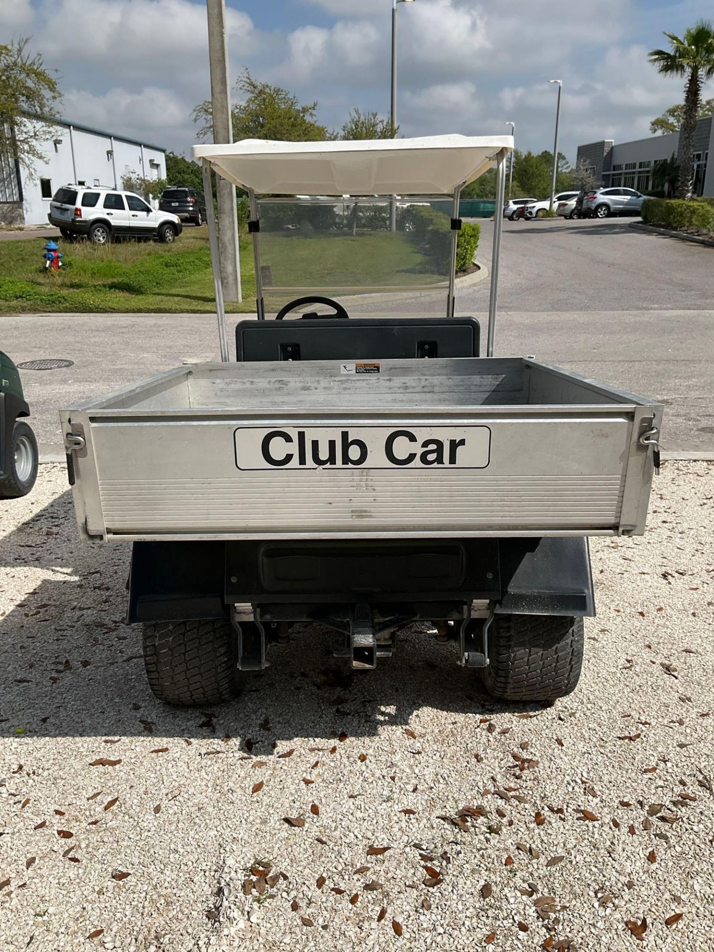 CLUB CAR CARRYALL 252 , GAS POWERED, MANUAL DUMP BED, HITCH , BILL OF SALE ONLY, RUNS & DRIVES - Image 4 of 13