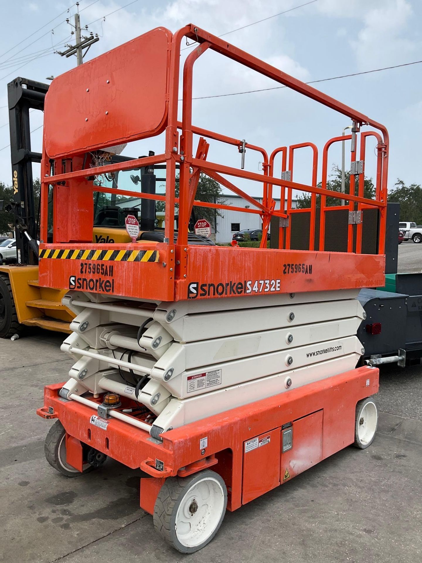 2021 SNORKEL SCISSOR LIFT MODEL S4732E ANSI - Image 2 of 9