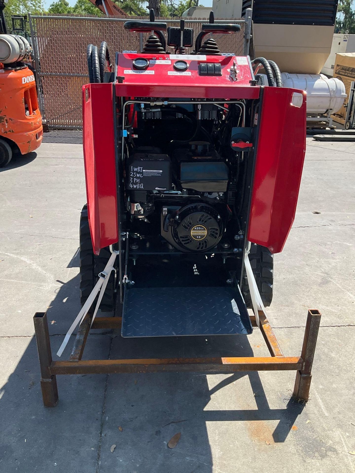 UNUSED 2024 CK360 SKID STEER LOADER, GAS POWER, APPROX 13.5 HP, RUBBER TRACK - Image 4 of 11