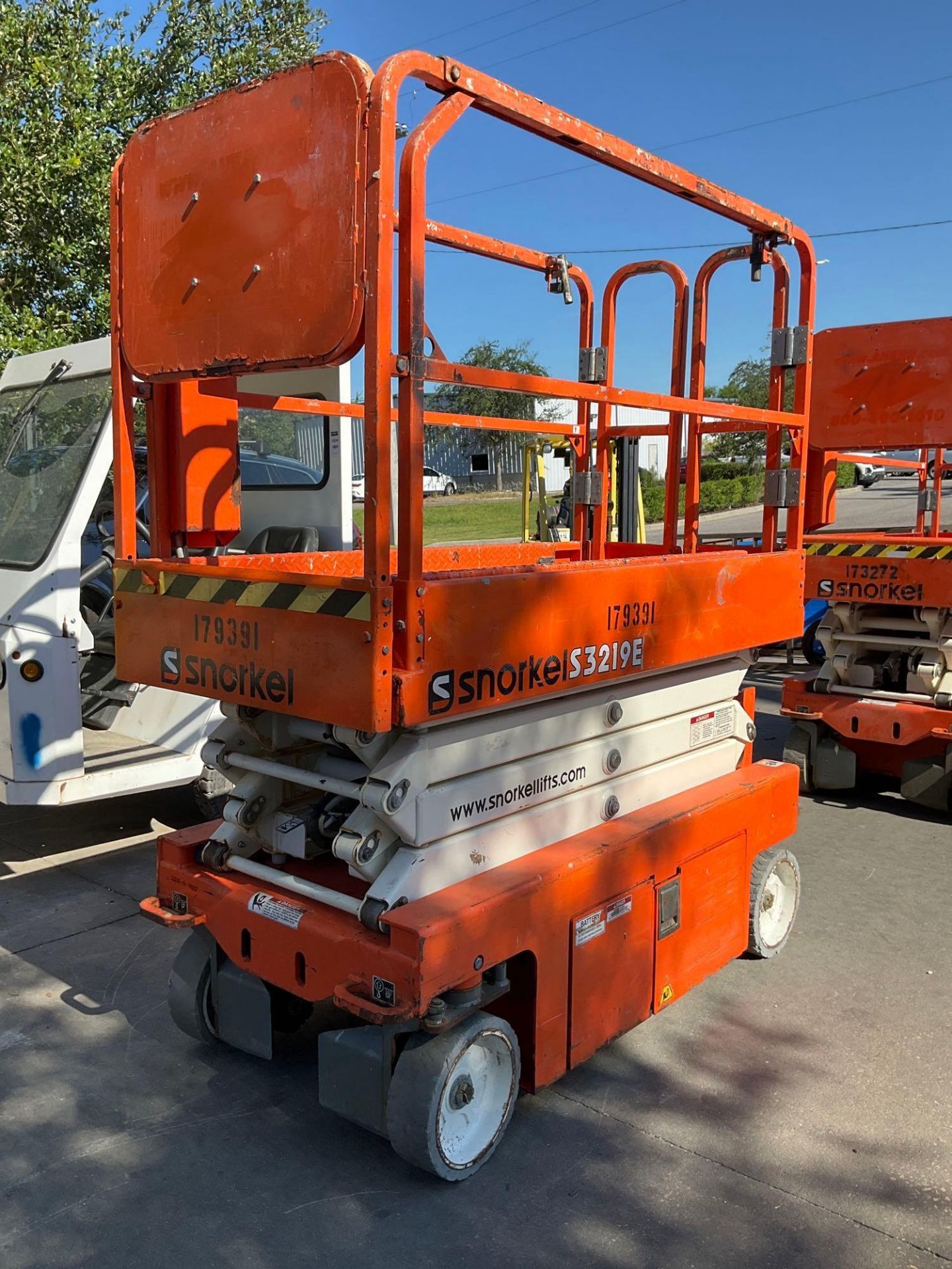 2016 SNORKEL SCISSOR LIFT MODEL S3219E ANSI , ELECTRIC, APPROX MAX PLATFORM HEIGHT 19FT, NON MARK... - Image 5 of 12