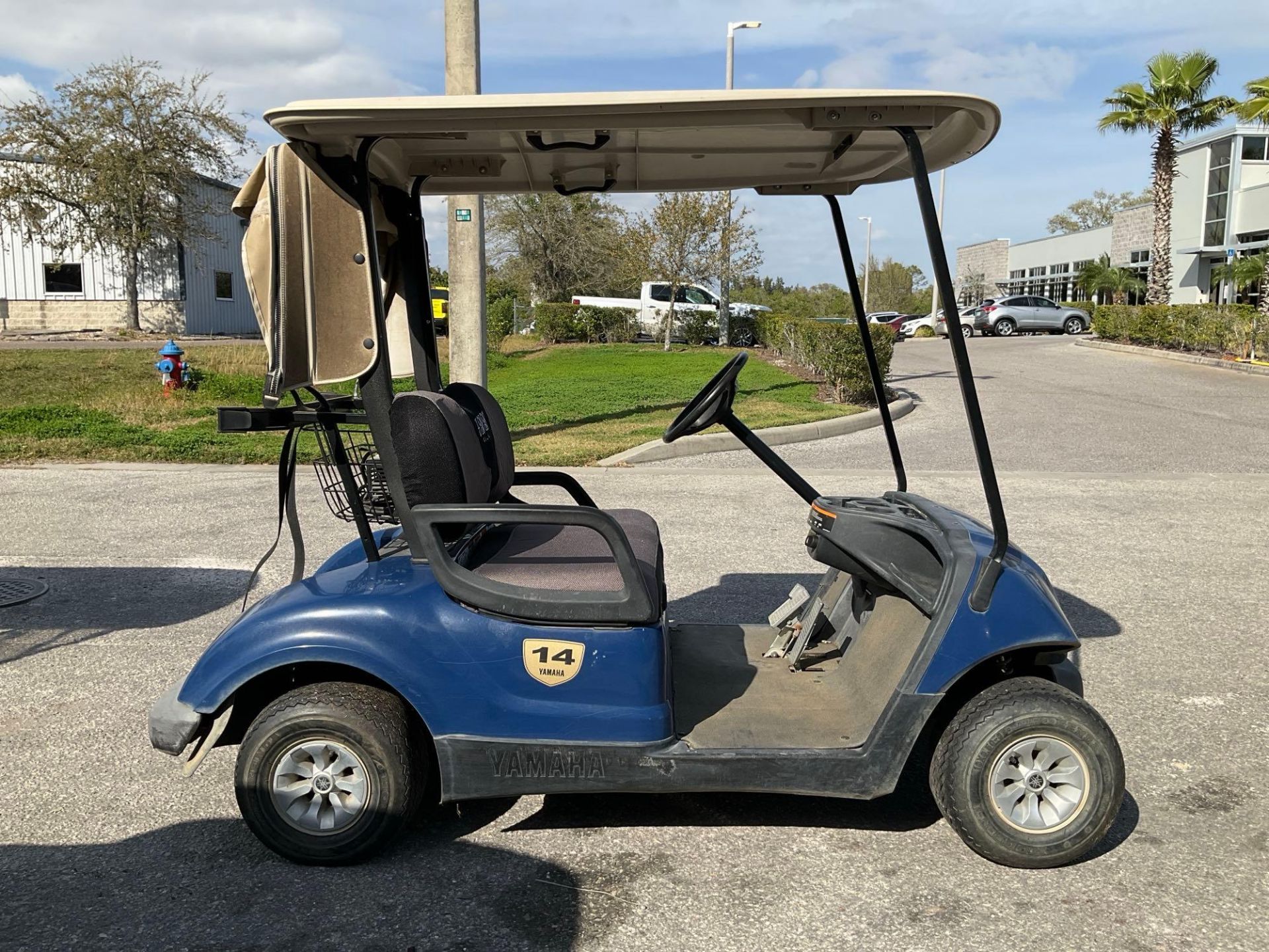 2015 YAMAHA GOLF CART MODEL YDREX5, ELECTRIC, 48VOLTS, BILL OF SALE ONLY , BATTERY CHARGER INCLUD... - Image 2 of 13