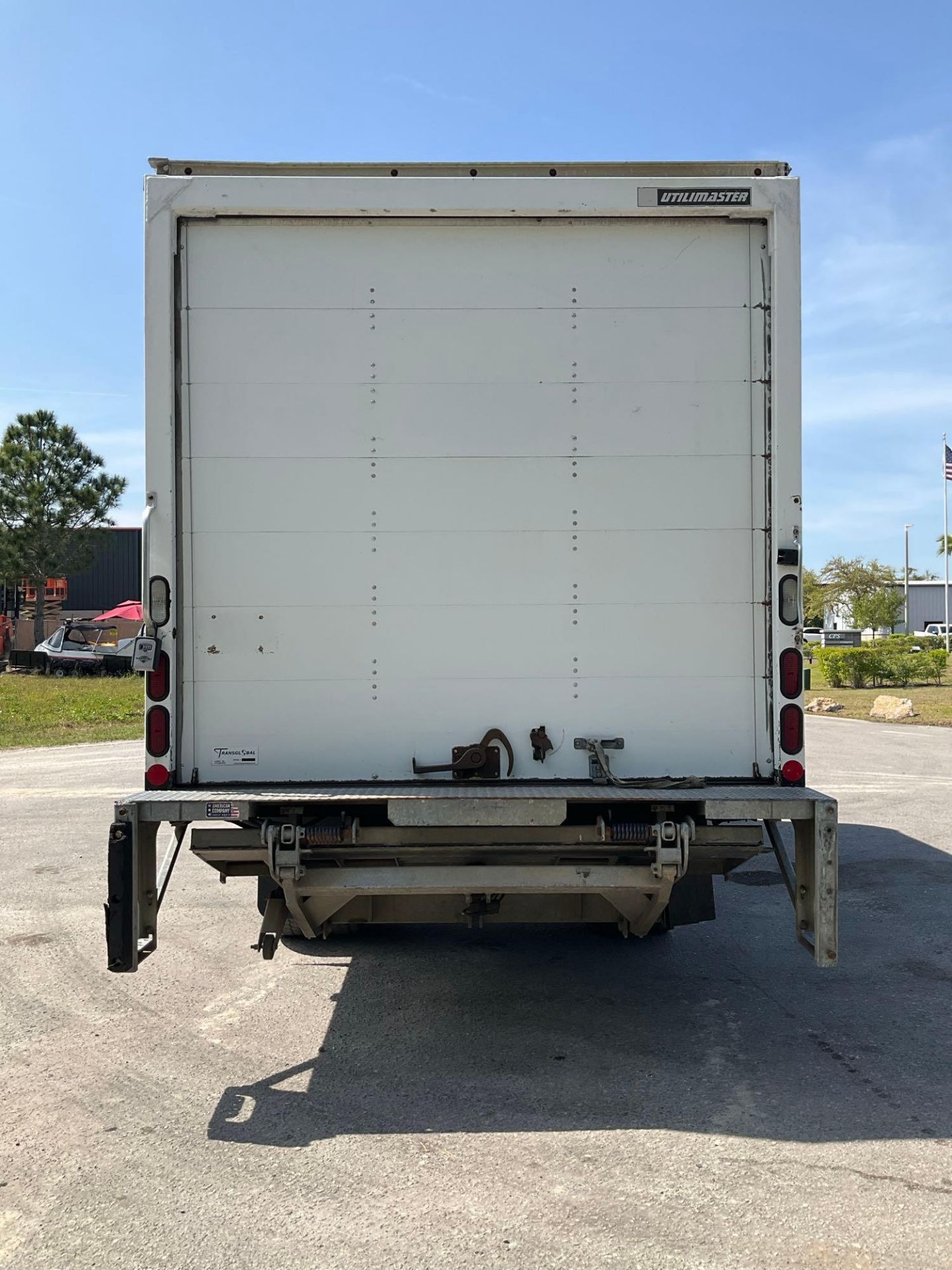 2016 ISUZU NPR HD BOX TRUCK, DIESEL AUTOMATIC, APPROX GVWR 14,500LBS, BOX BODY APPROX 18FT, POWER... - Image 4 of 33