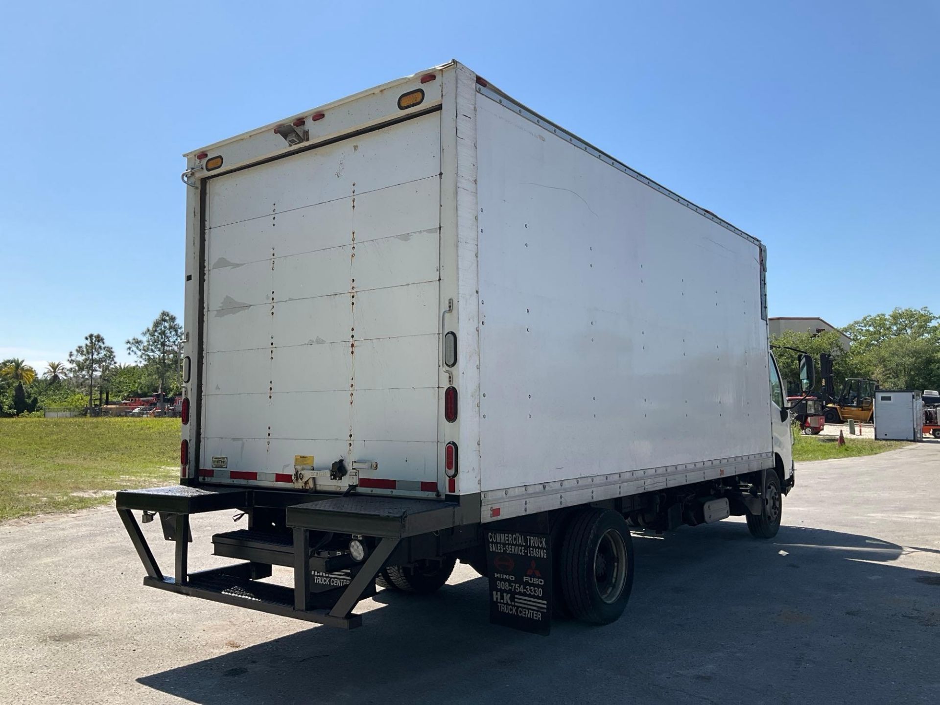 2017 HINO 740 BOX TRUCK, DIESEL , APPROX GVWR 17,950 LBS, BOX BODY APPROX 18FT, ETRACKS, BACK UP ... - Image 5 of 27