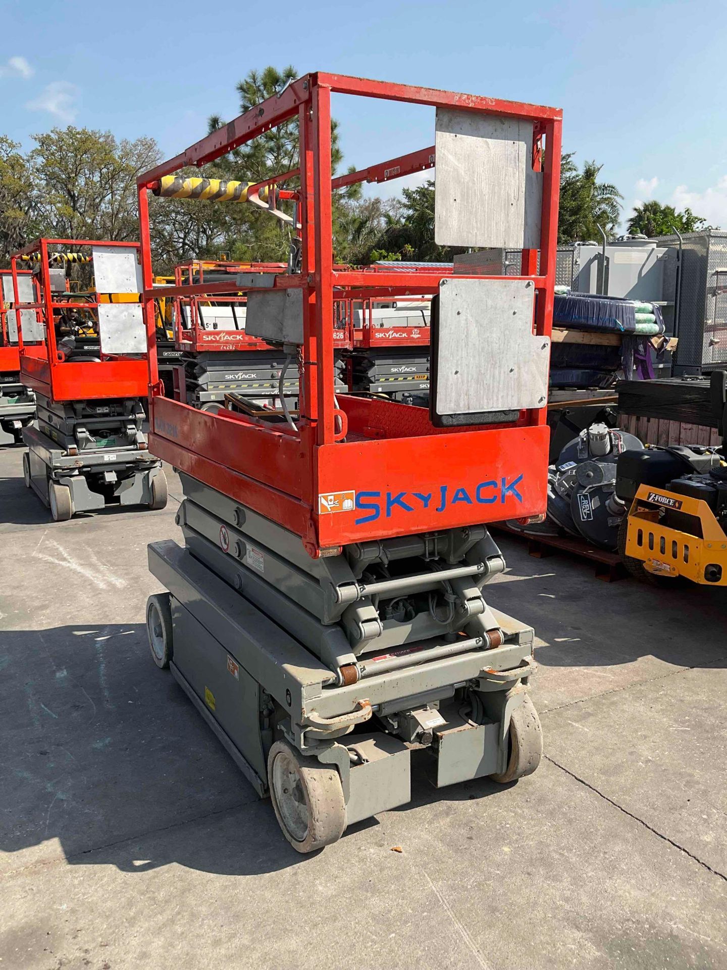 SKYJACK SCISSOR LIFT MODEL SJIII3219, ELECTRIC, APPROX MAX PLATFORM HEIGHT 19FT, BUILT IN BATTER... - Image 6 of 11