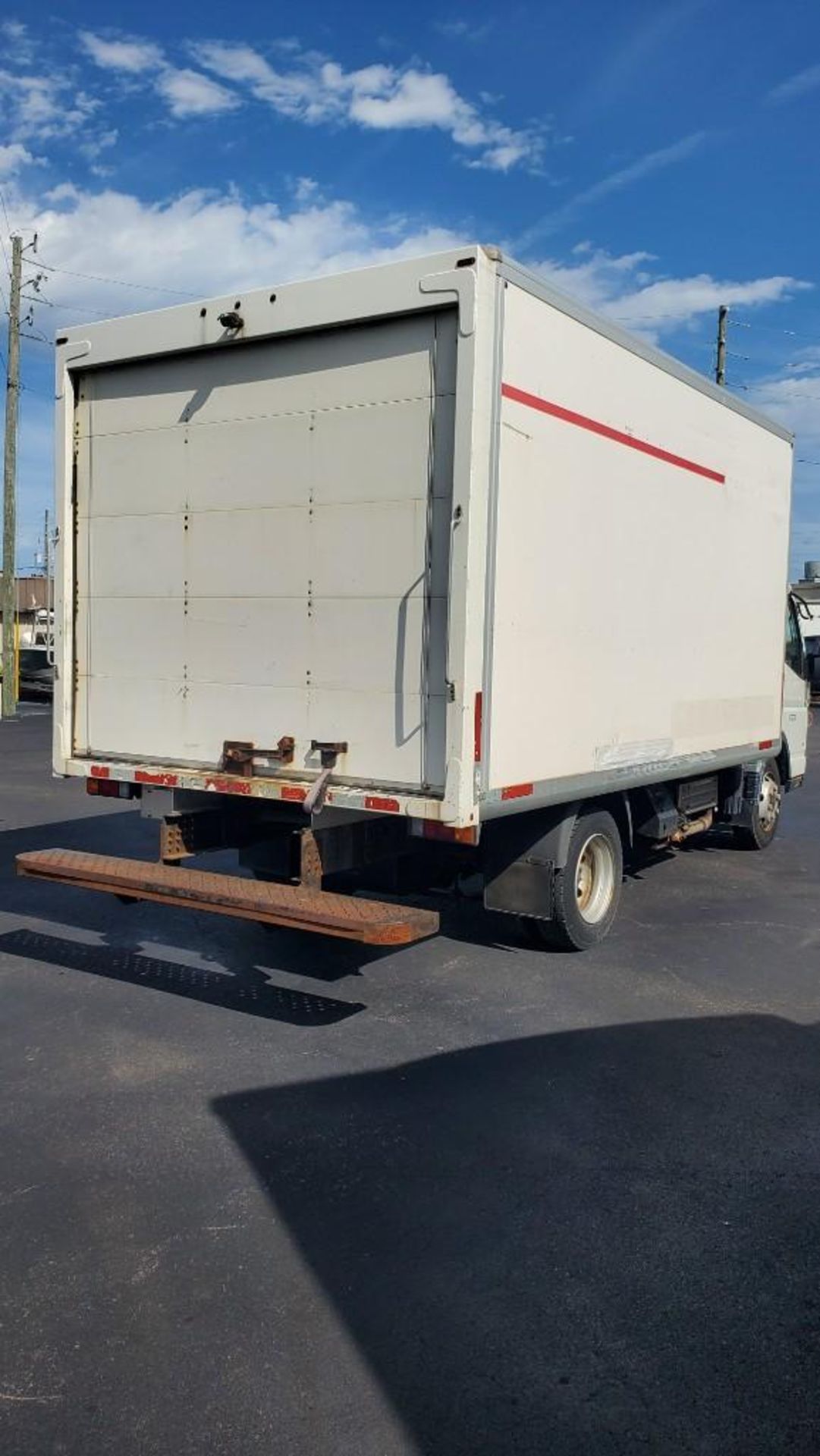 2015 MITSUBISHI FUSO FE180 BOX TRUCK APPROX 14' BOX, DIESEL ENGINE, AUTOMATIC TRANSMISSION - Image 4 of 39