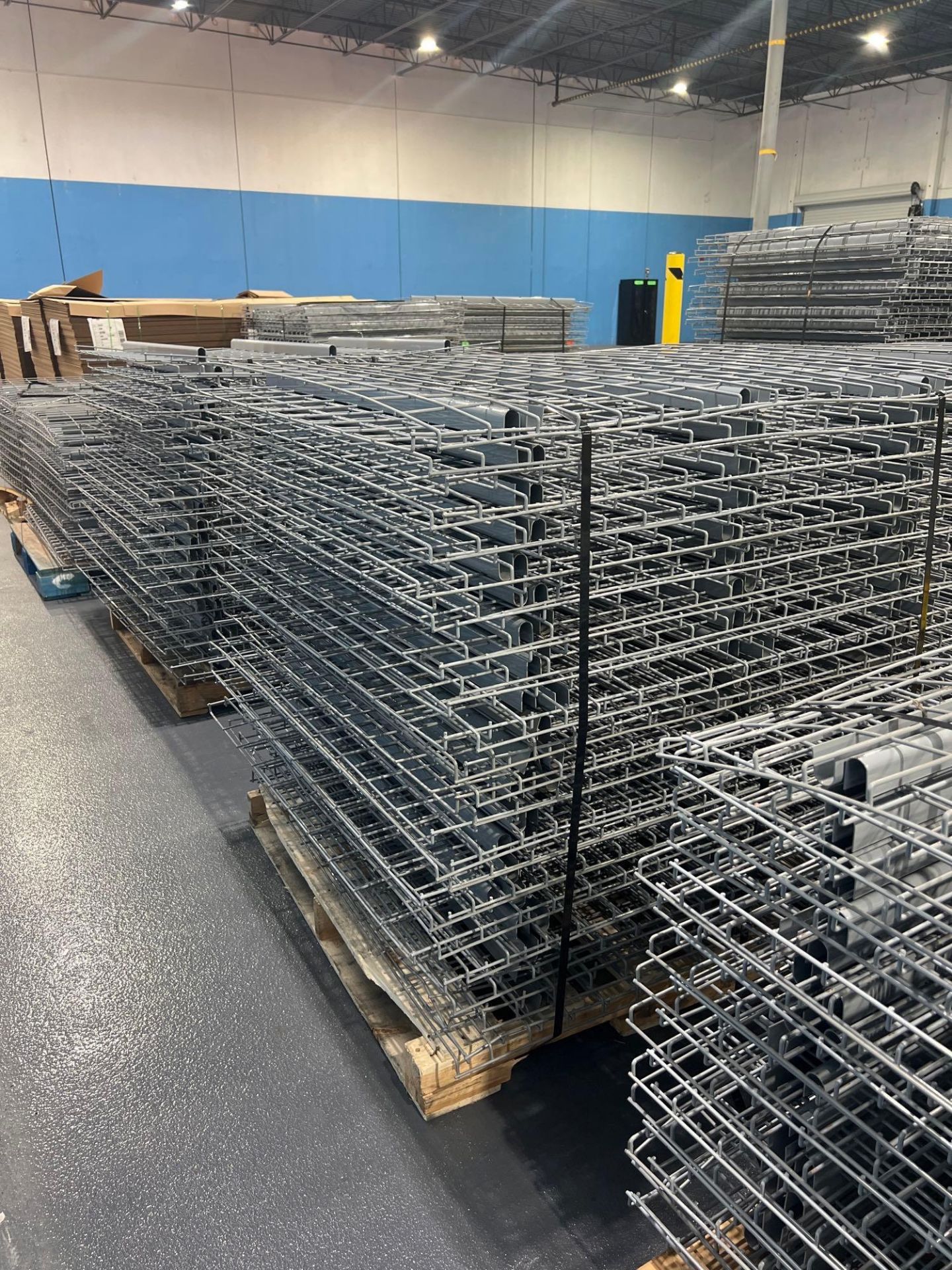 PALLET OF APPROX. 39 WIRE GRATES FOR PALLET RACKING, APPROX. DIMENSIONS 43" X 45" - Image 3 of 4