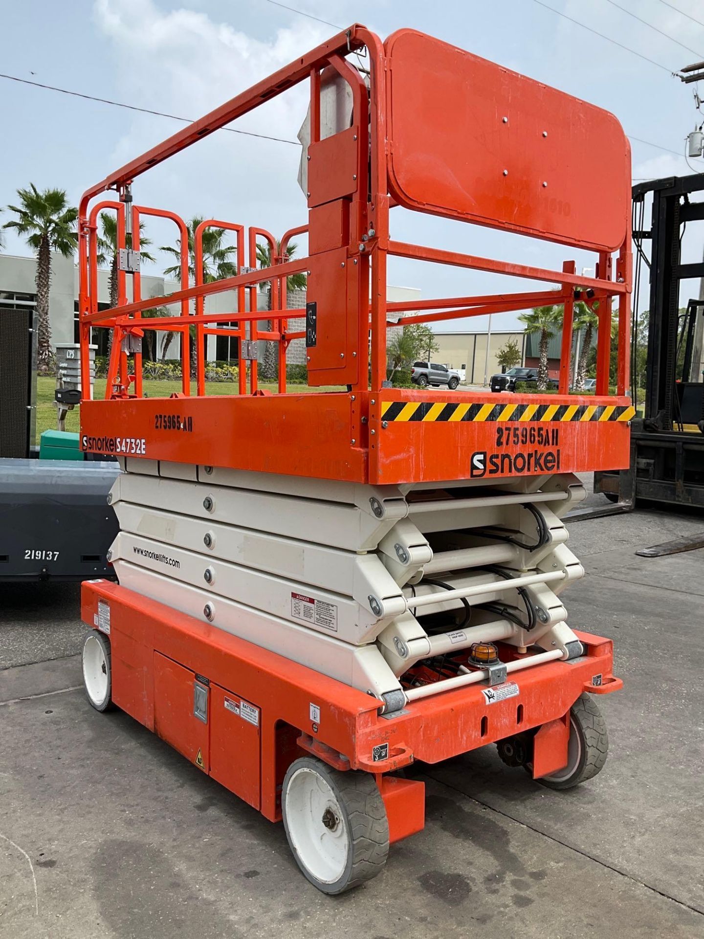 2021 SNORKEL SCISSOR LIFT MODEL S4732E ANSI - Image 4 of 9