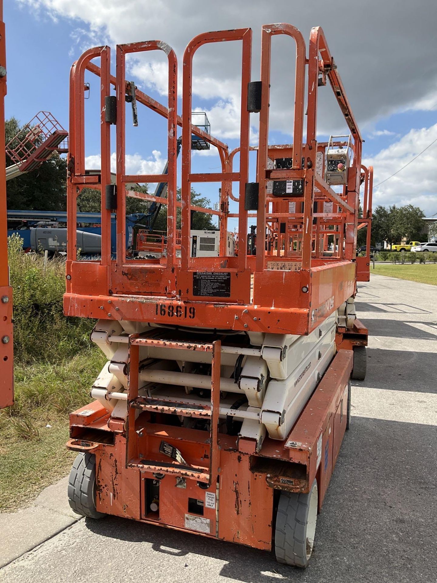 2016 SNORKEL SCISSOR LIFT MODEL S4726E ANSI , ELECTRIC, APPROX MAX PLATFORM HEIGHT 26FT, NON MARK... - Image 7 of 11