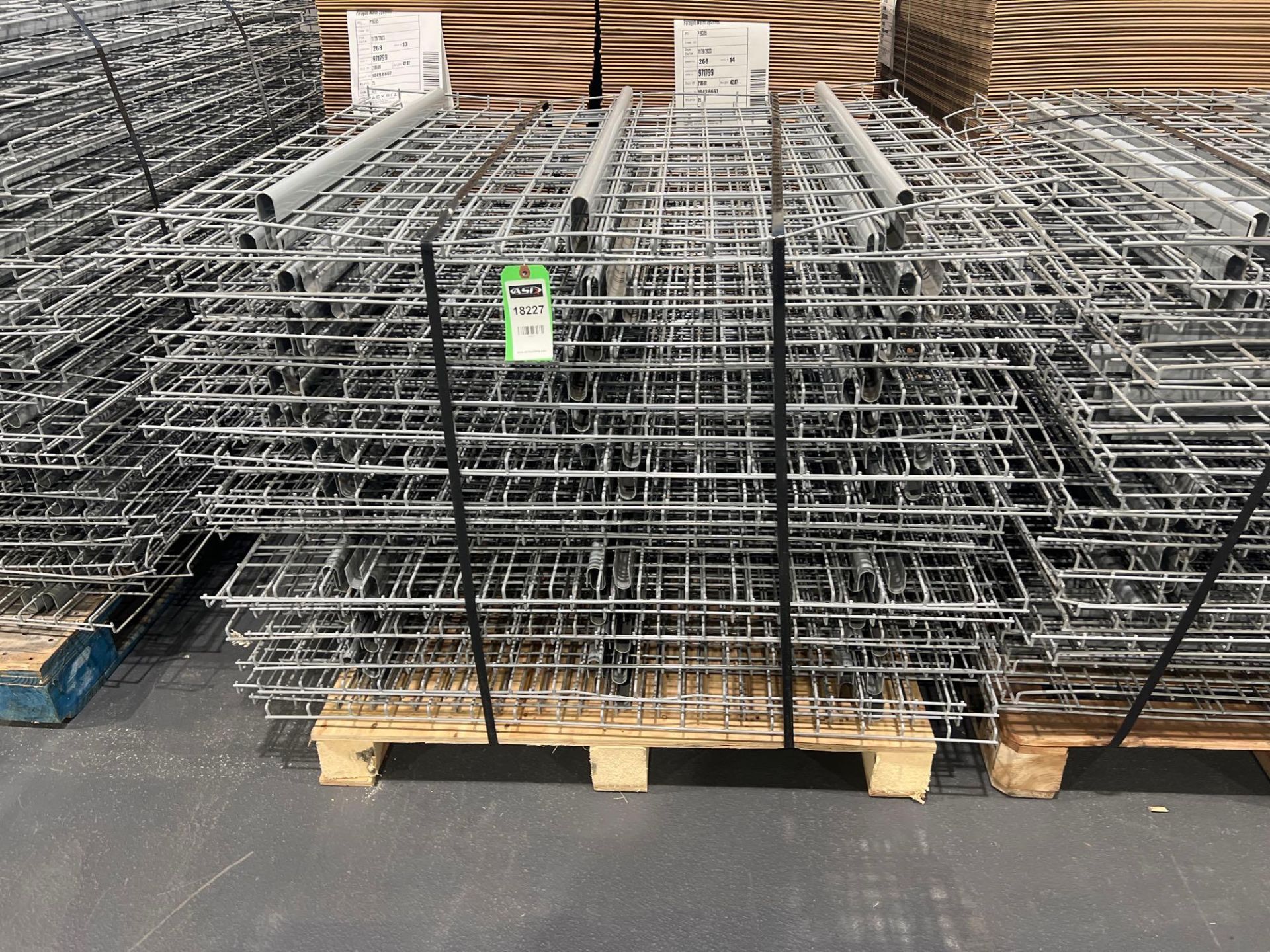 PALLET OF APPROX. 34 WIRE GRATES FOR PALLET RACKING, APPROX. DIMENSIONS 43" X 45" - Image 5 of 7
