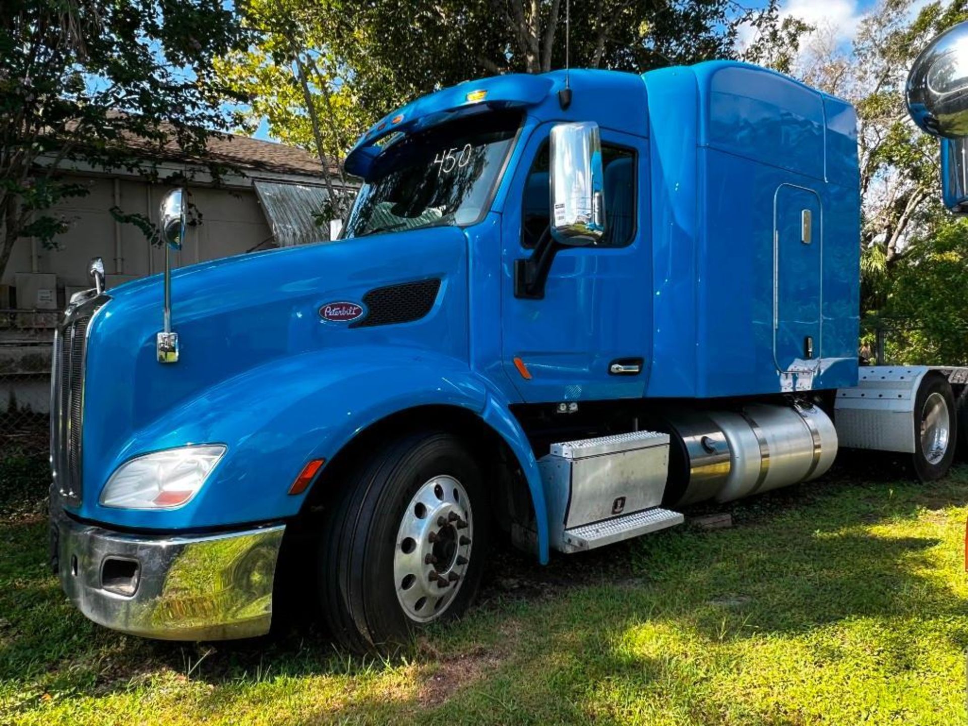 2014 PETERBILT 579 SEMI TRUCK W/SLEEPER CAB, PACCAR DIESEL ENGINE, 455 HP, AUTOMATIC TRANSMISSION, - Image 29 of 31