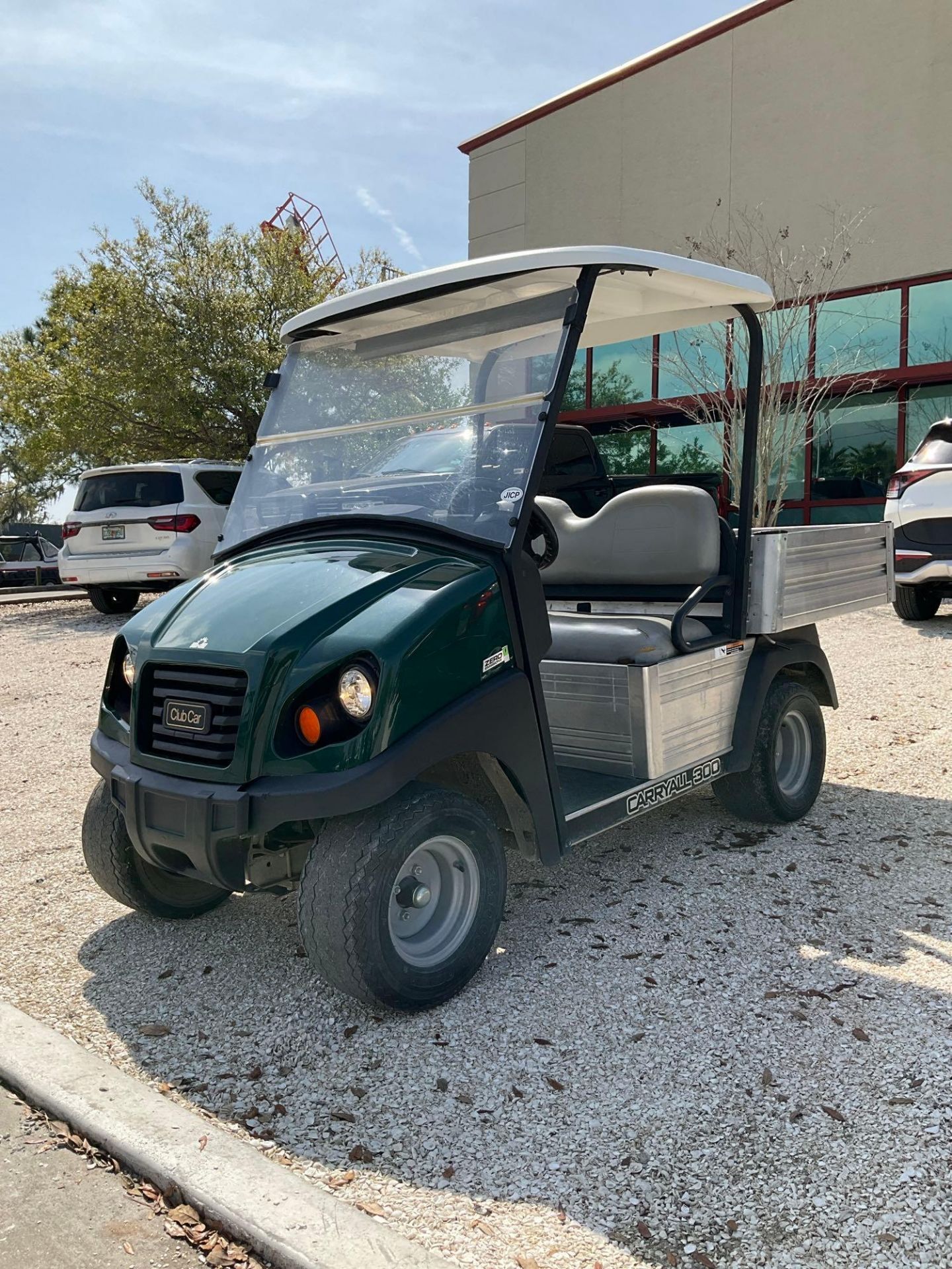 2018 CLUB CAR CARRYALL 300 ATV MODEL CA300 , ELECTRIC , MANUEL DUMP BED, BATTERY CHARGER INCLUDED... - Image 8 of 13