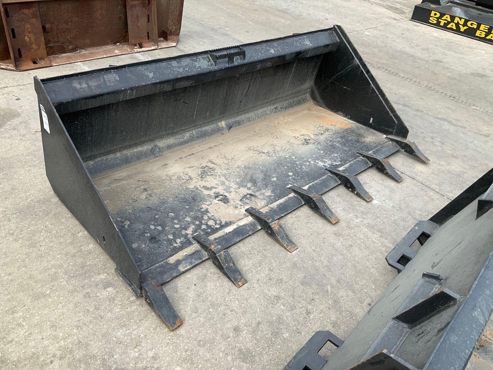 UNUSED BUCKET WITH TEETH ATTACHMENT FOR UNIVERSAL SKID STEER, APPROX 72" - Image 3 of 5