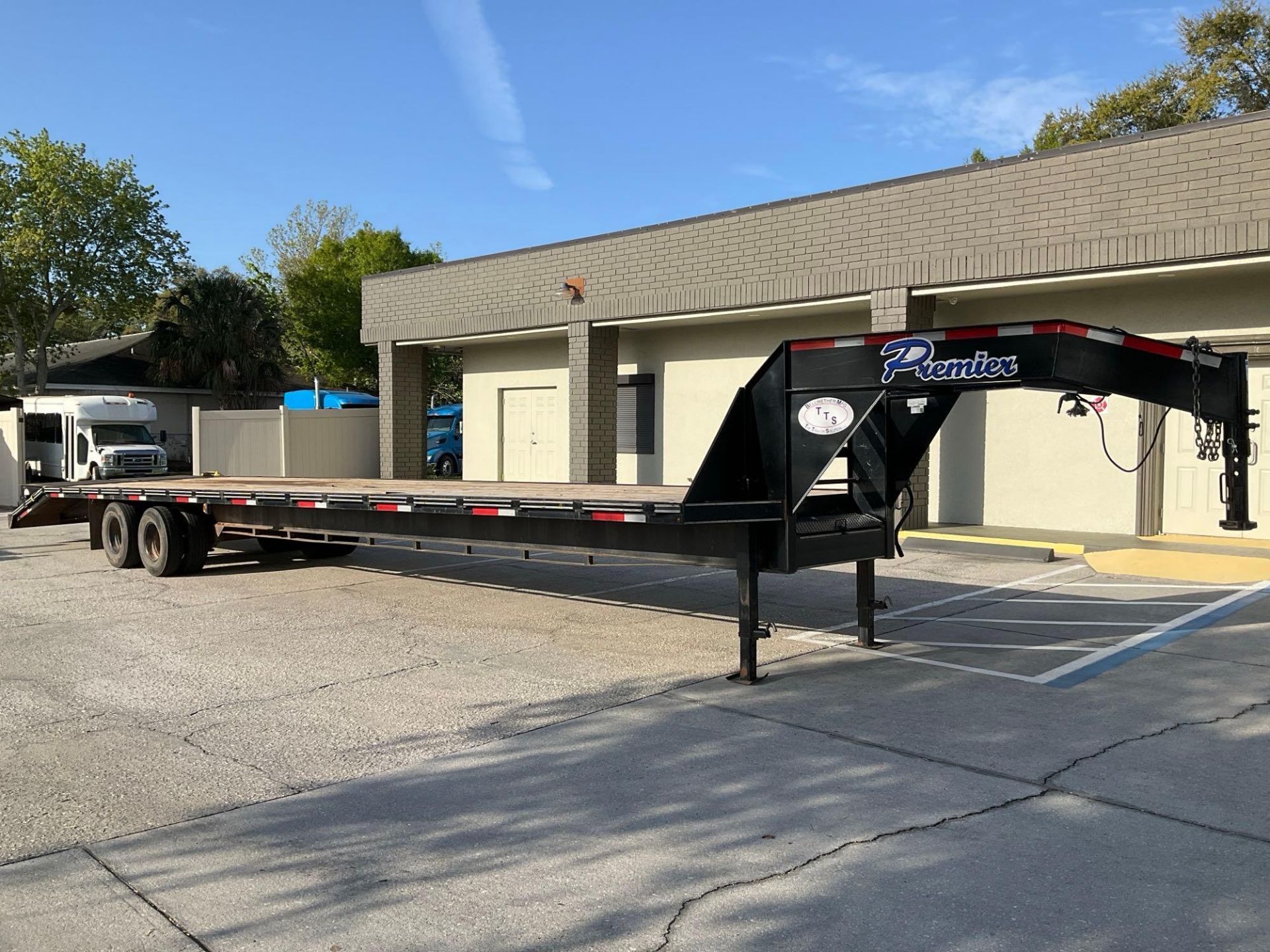 2022 BELLWETHER PREMIER 35 + 5TDOTW 10K GOOSENECK TRAILER, APPROX GVWR 20,000LBS, DECK APPROX 35F... - Image 16 of 18