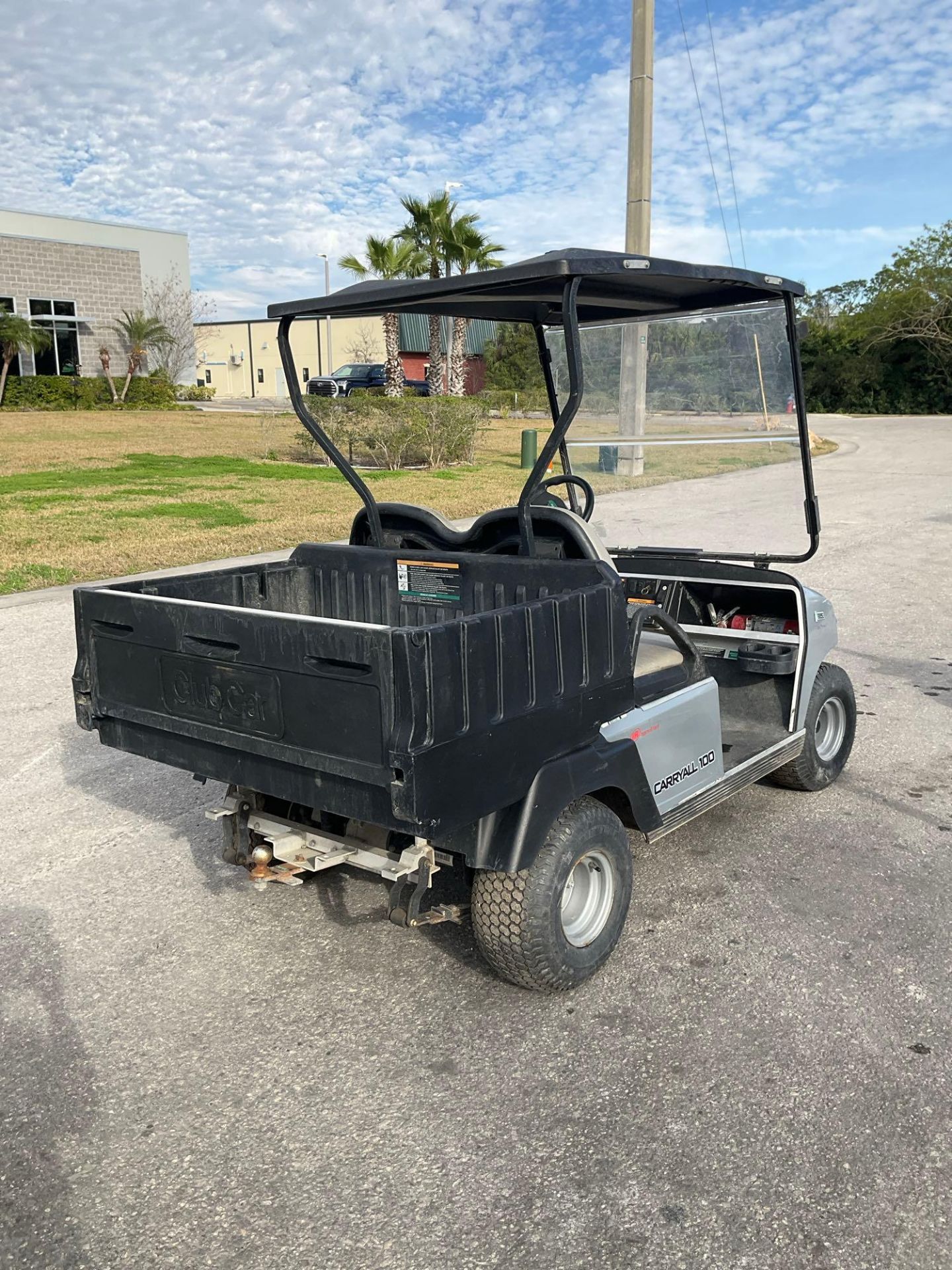 2019 CLUB CAR CARRYALL 100 GOLF CART MODEL FC, ELECTRIC, MANUAL DUMP BED,BILL OF SALE ONLY, - Image 7 of 11