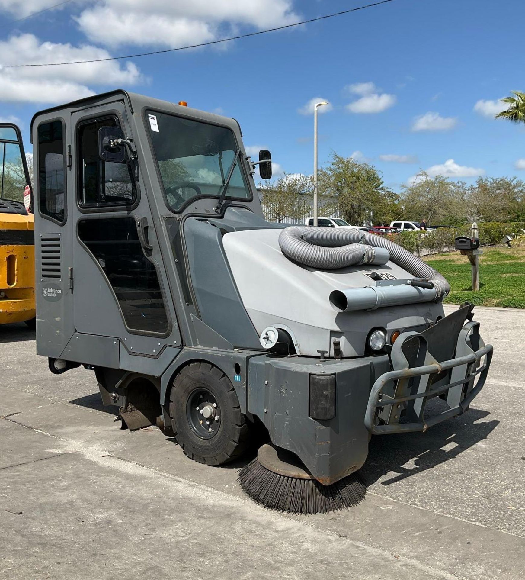 NILFISK ADVANCE SW8000 RIDE ON FLOOR SWEEPER, DIESEL